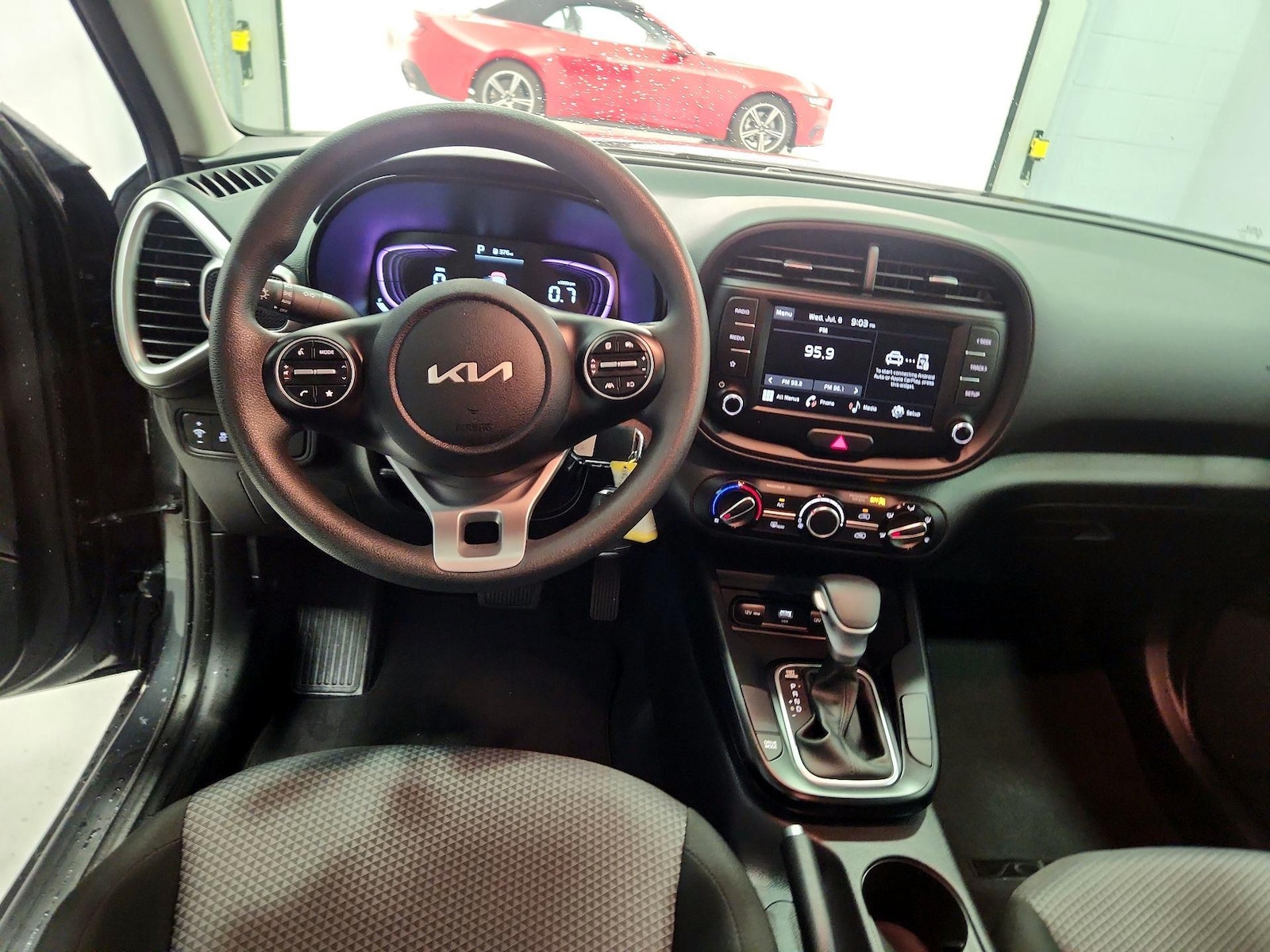 2025 Kia Soul LX - Photo 10