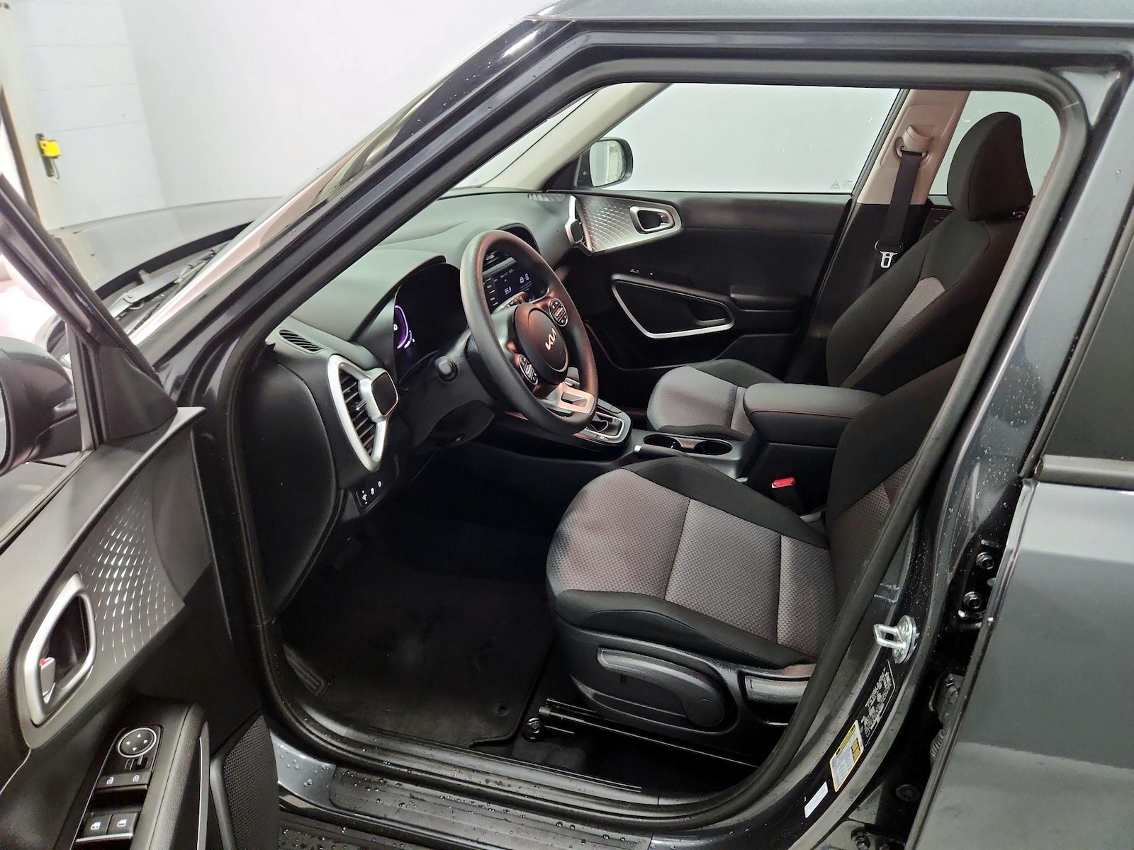 2025 Kia Soul LX - Photo 12