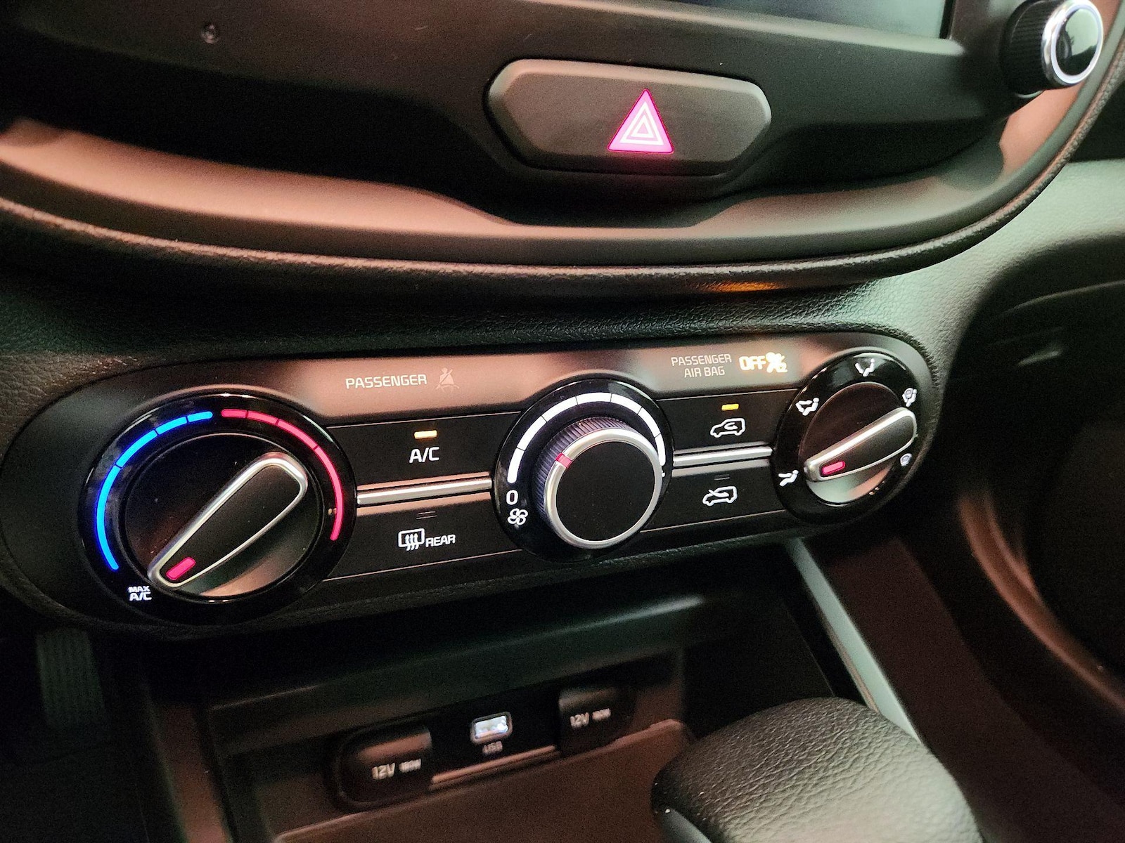 2025 Kia Soul LX - Photo 17