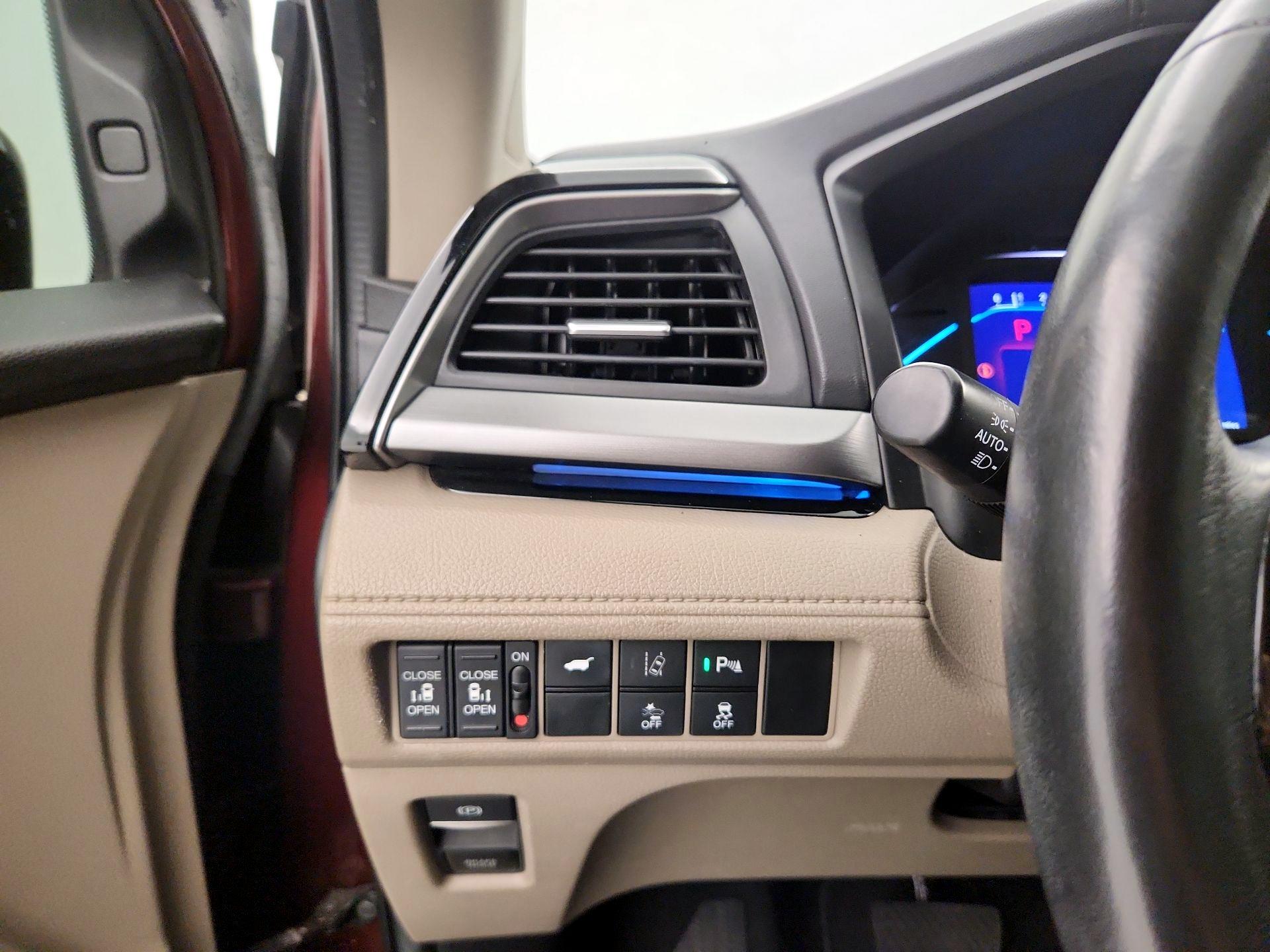 Thumbnail: 2019 Honda Odyssey - 11