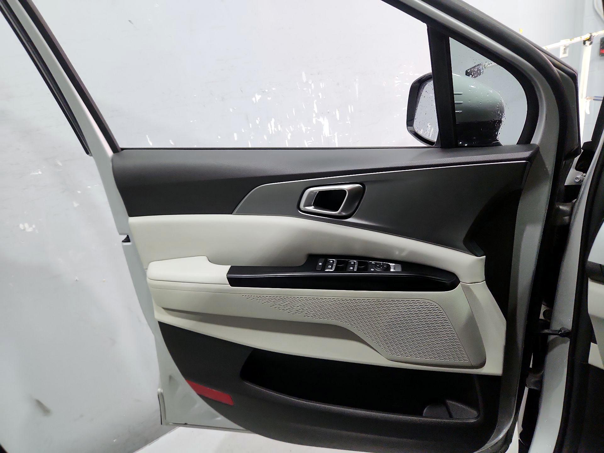 Thumbnail: 2023 Kia Carnival - 12