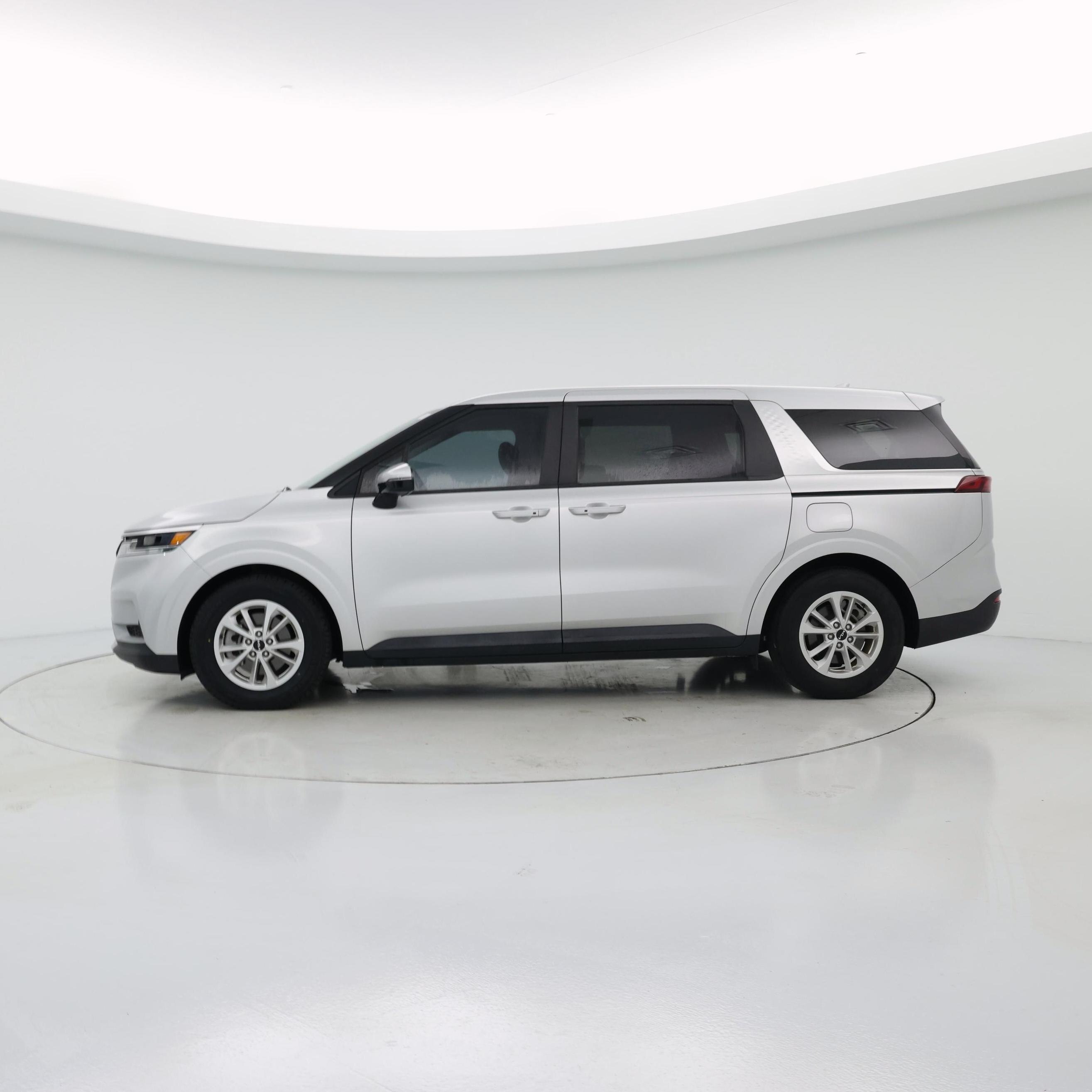Thumbnail: 2023 Kia Carnival - 3