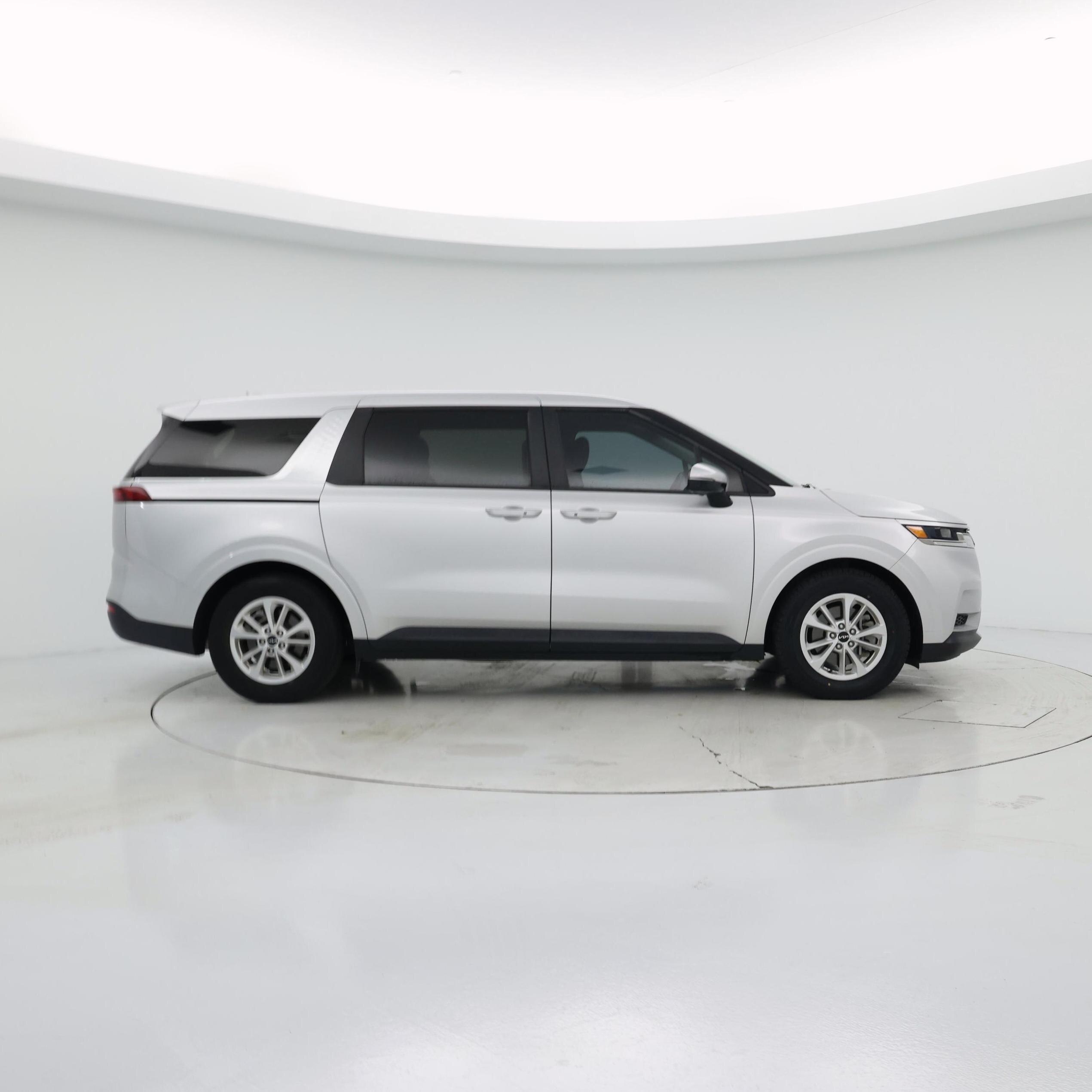Thumbnail: 2023 Kia Carnival - 7