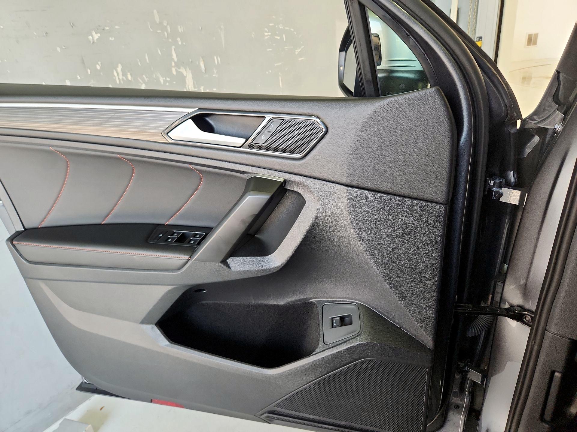 Thumbnail: 2024 Volkswagen Tiguan - 12