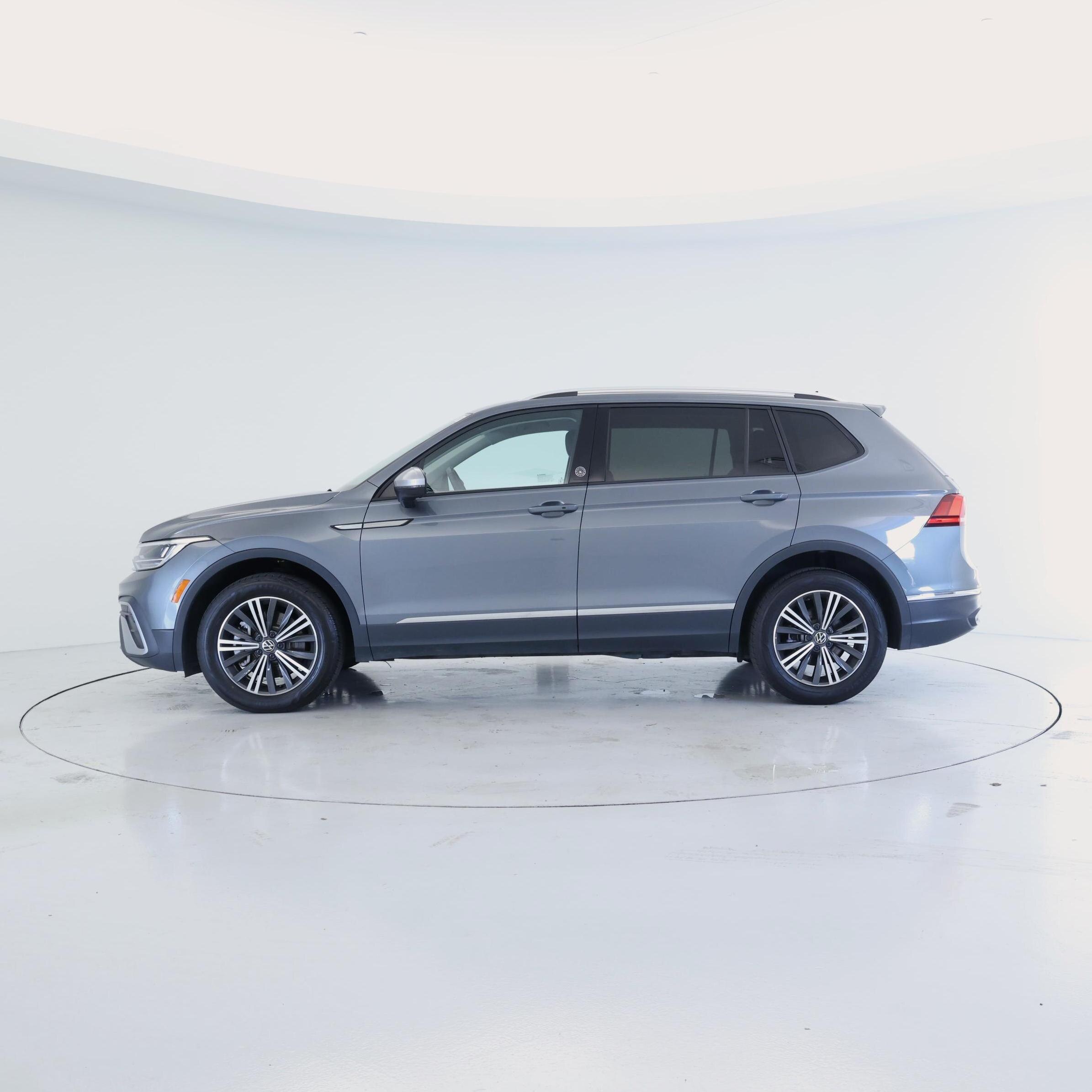 Thumbnail: 2024 Volkswagen Tiguan - 3