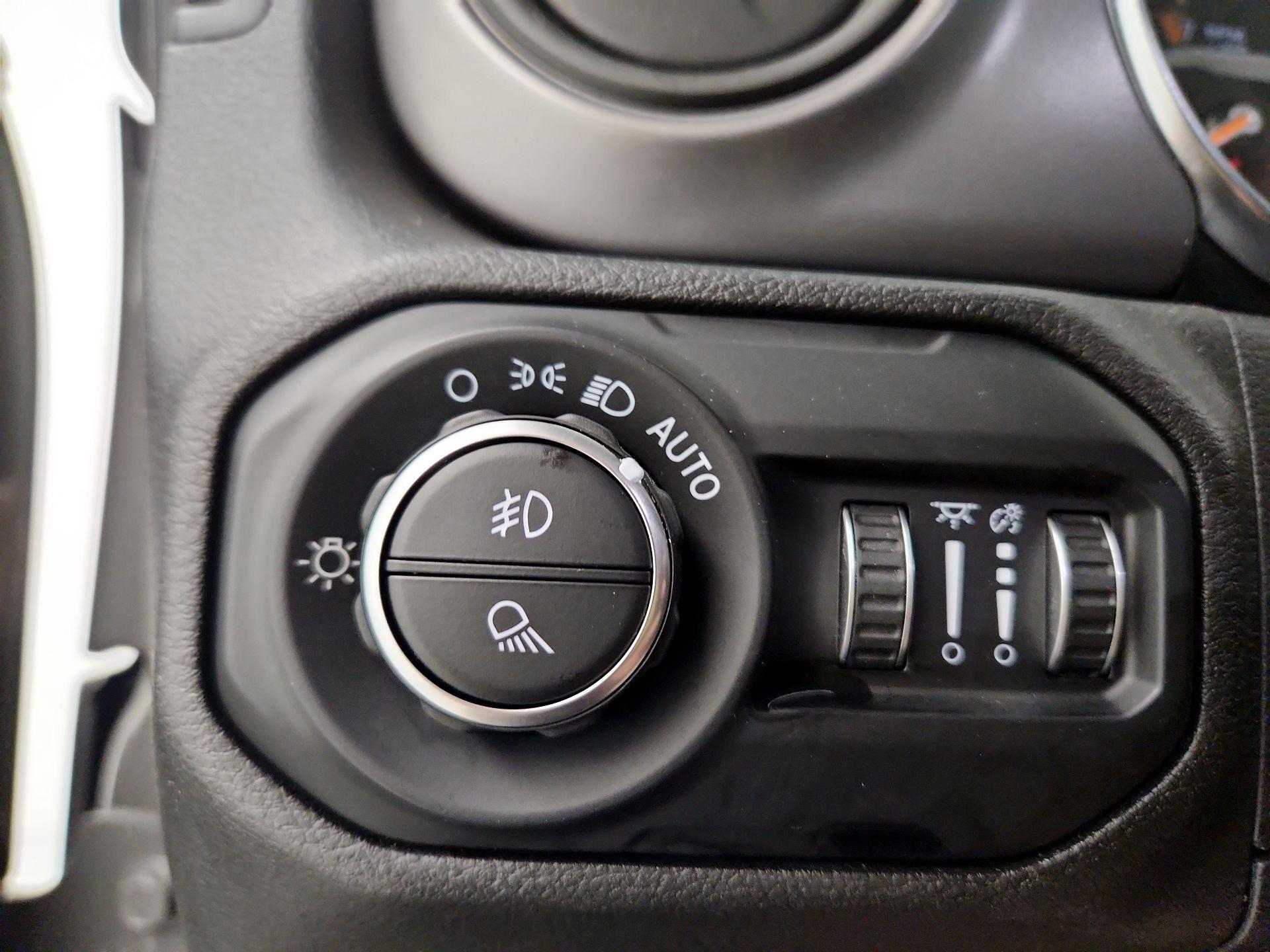 Thumbnail: 2021 Jeep Gladiator - 13