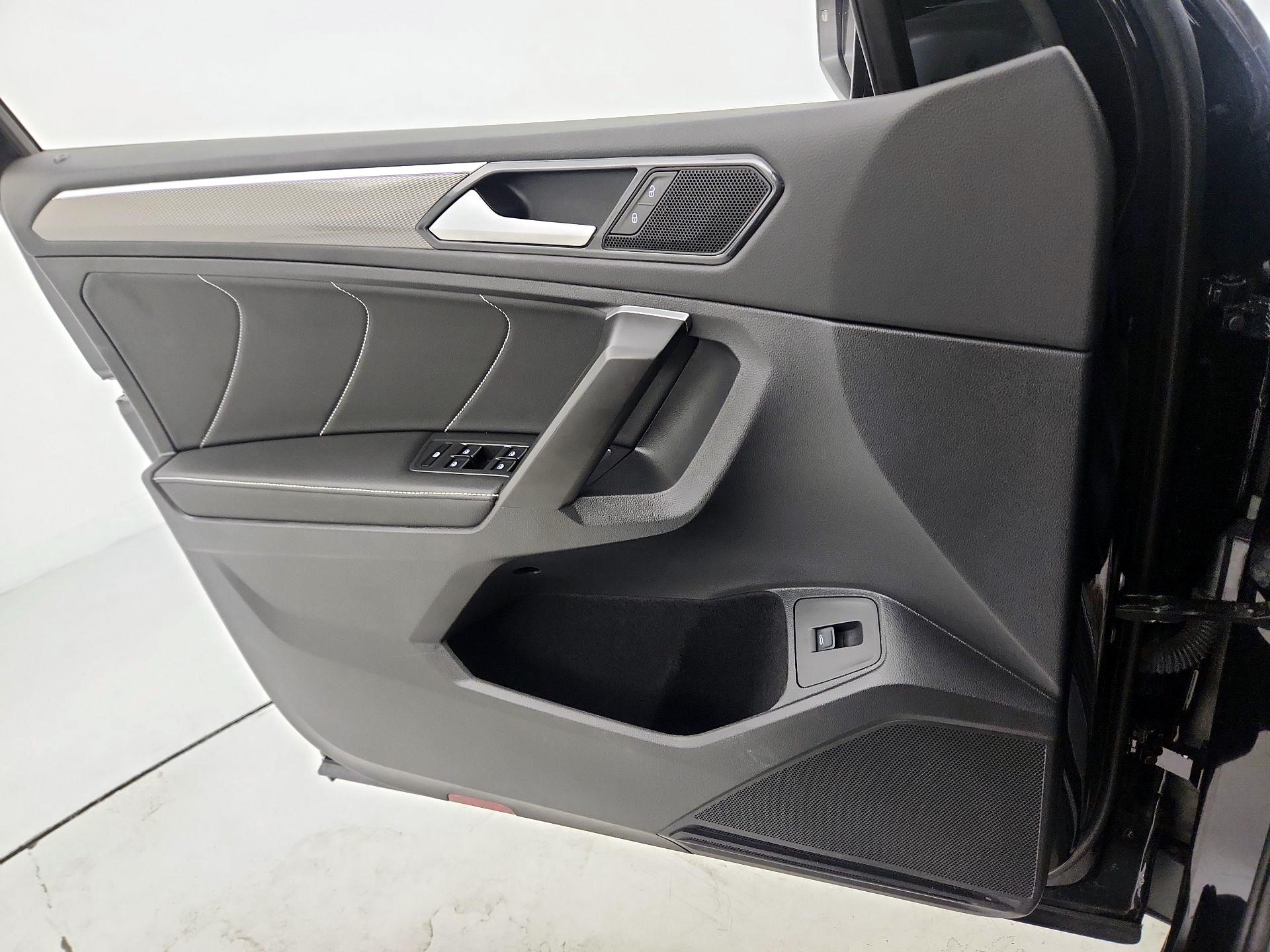 Thumbnail: 2024 Volkswagen Tiguan - 12