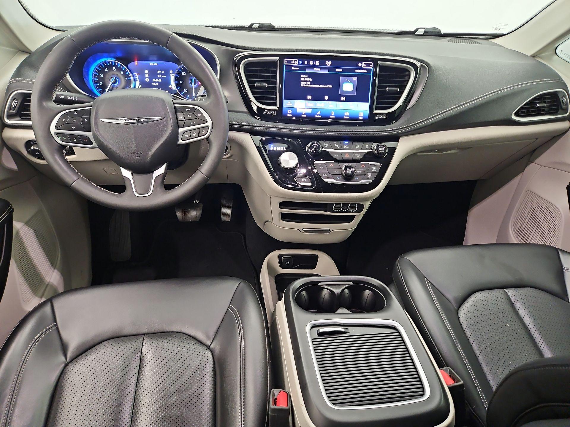 Thumbnail: 2023 Chrysler Pacifica - 9