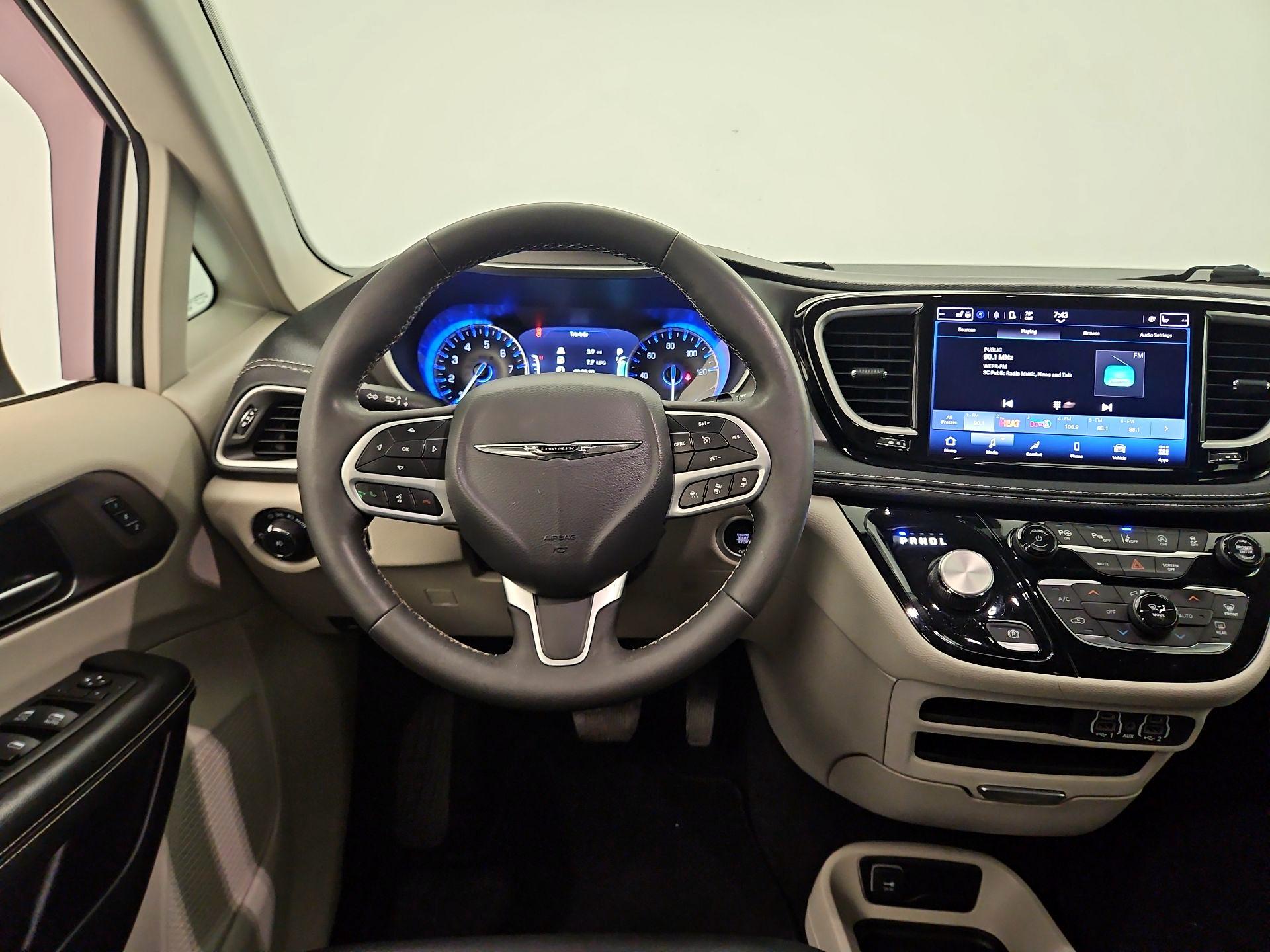 Thumbnail: 2023 Chrysler Pacifica - 10