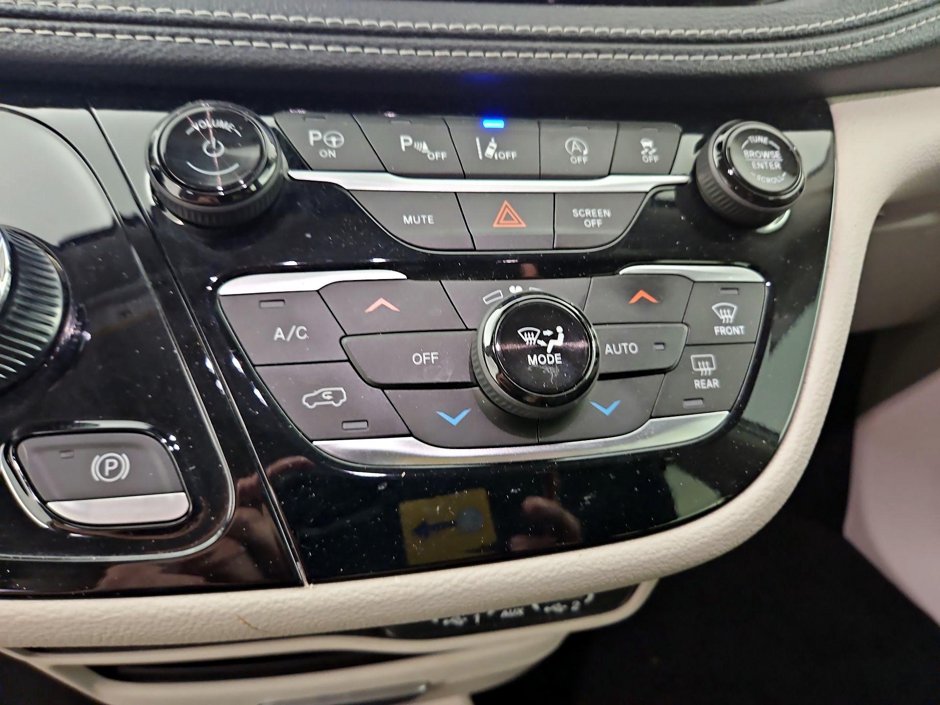 Thumbnail: 2023 Chrysler Pacifica - 16