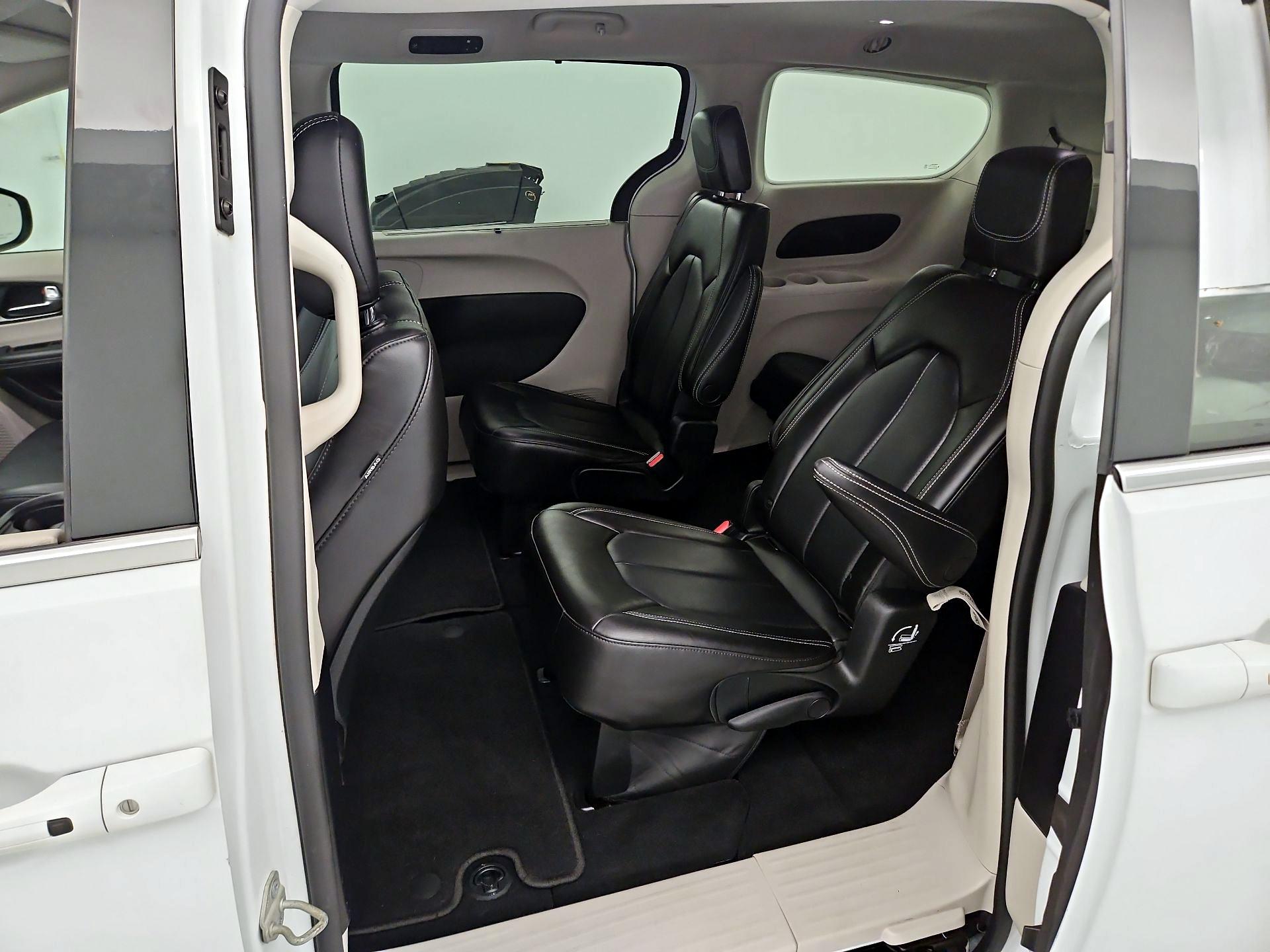 Thumbnail: 2023 Chrysler Pacifica - 19