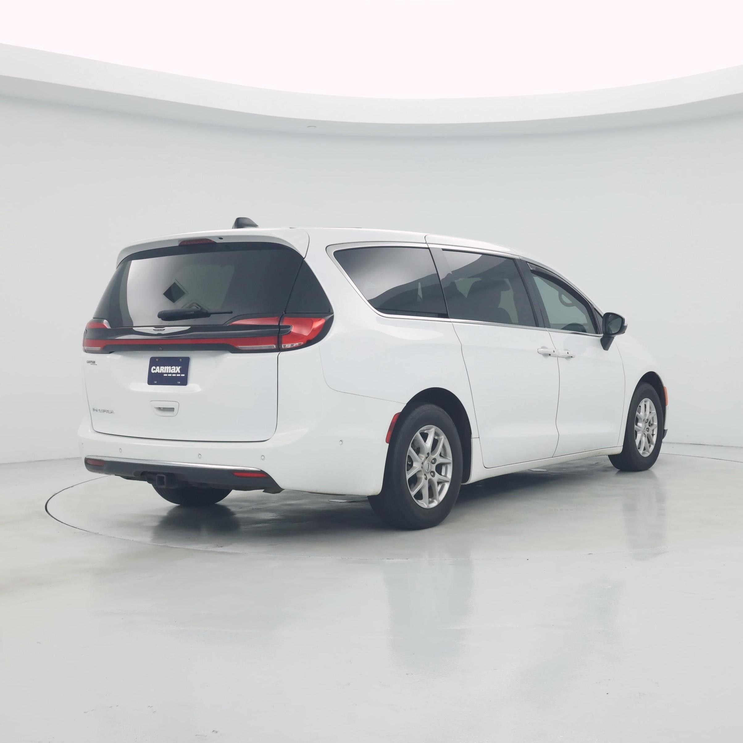Thumbnail: 2023 Chrysler Pacifica - 8