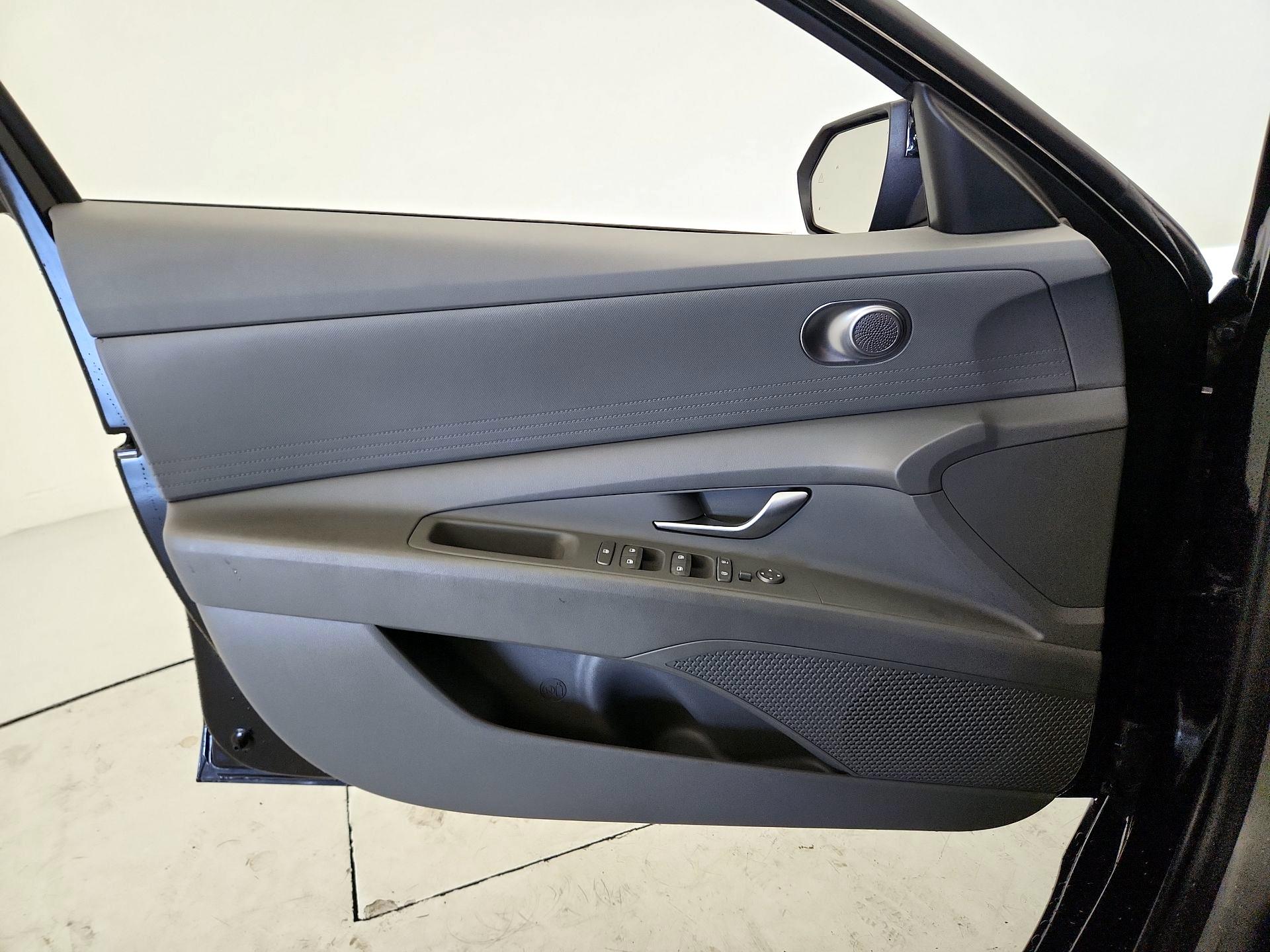 Thumbnail: 2024 Hyundai Elantra - 12