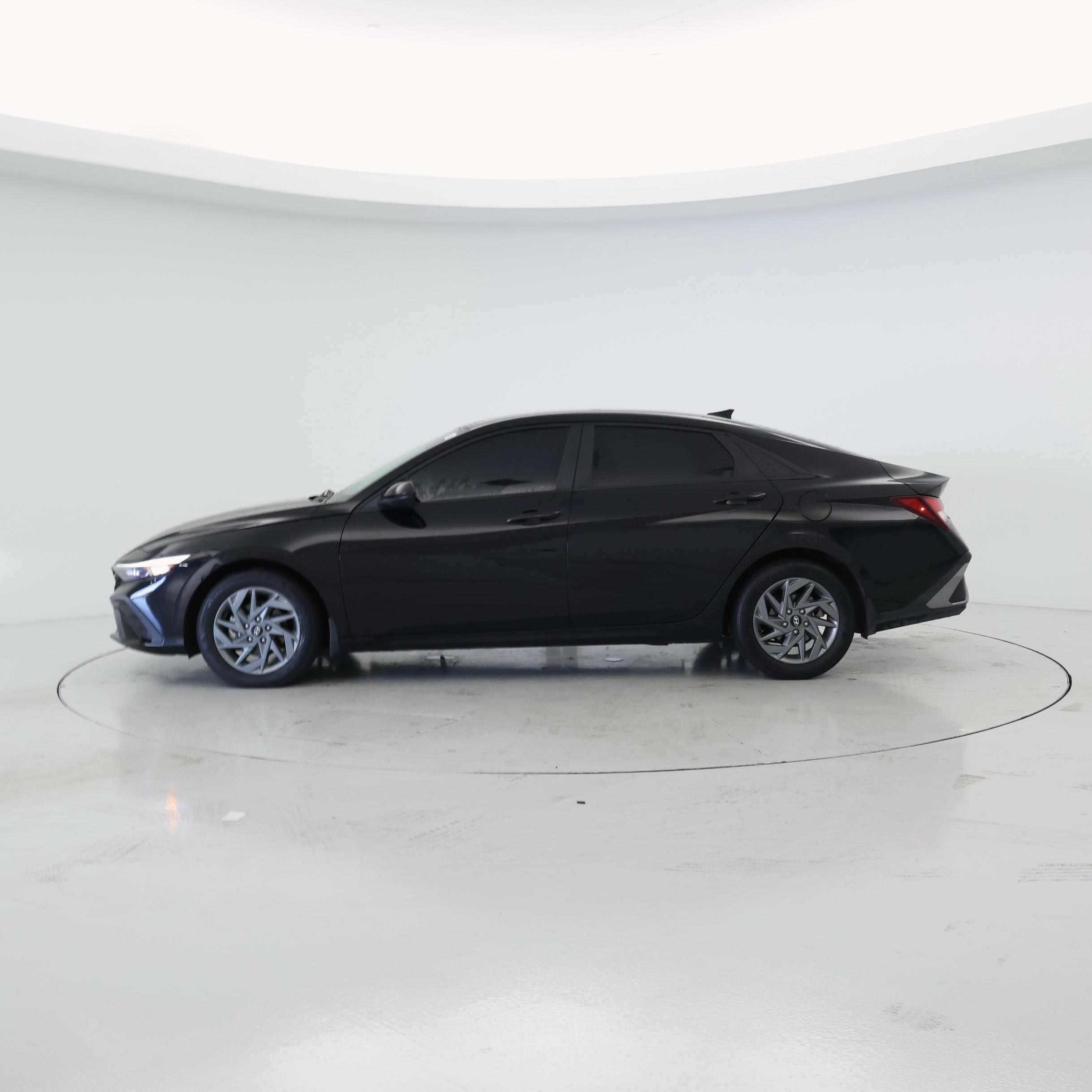 Thumbnail: 2024 Hyundai Elantra - 3