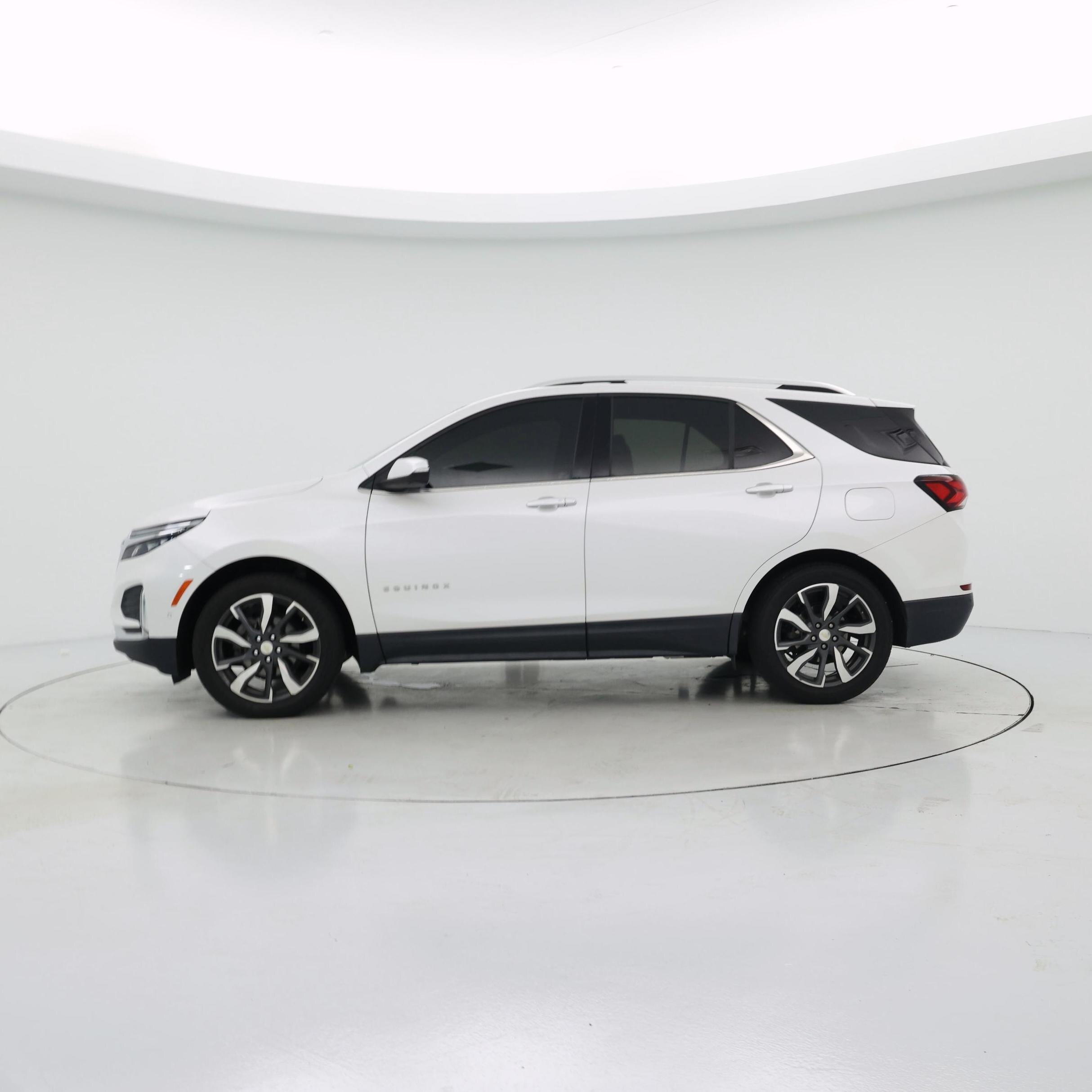 Thumbnail: 2022 Chevrolet Equinox - 3