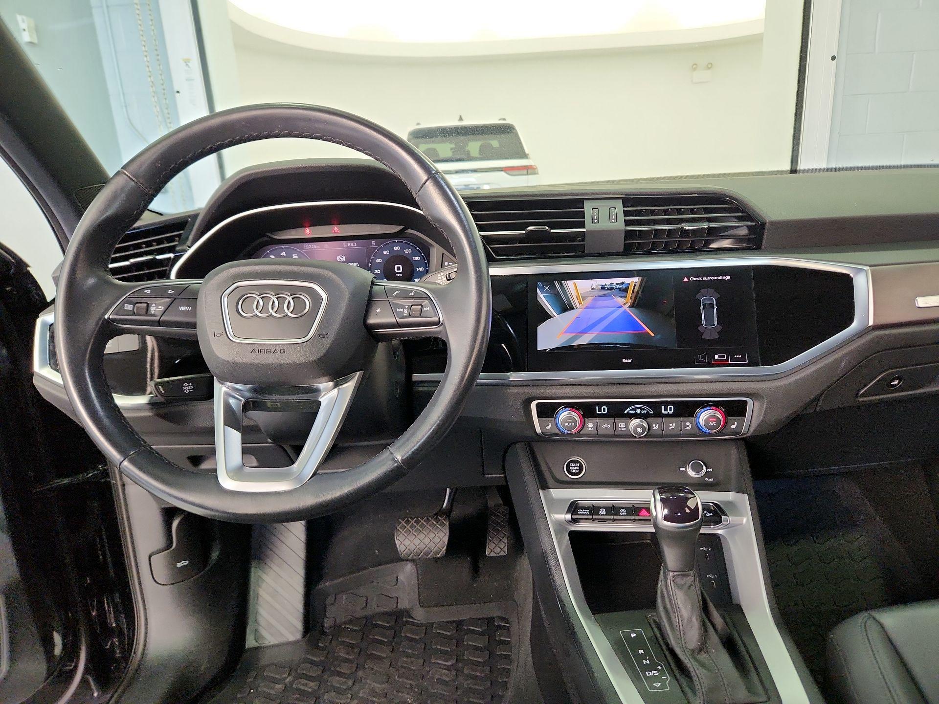 Thumbnail: 2023 Audi Q3 - 9