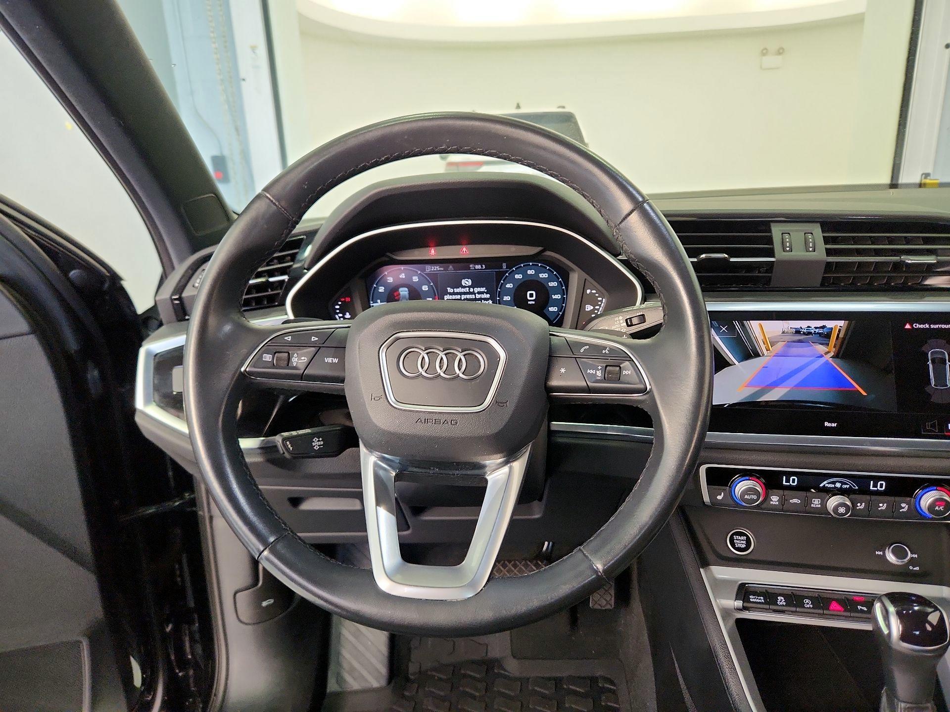 Thumbnail: 2023 Audi Q3 - 10
