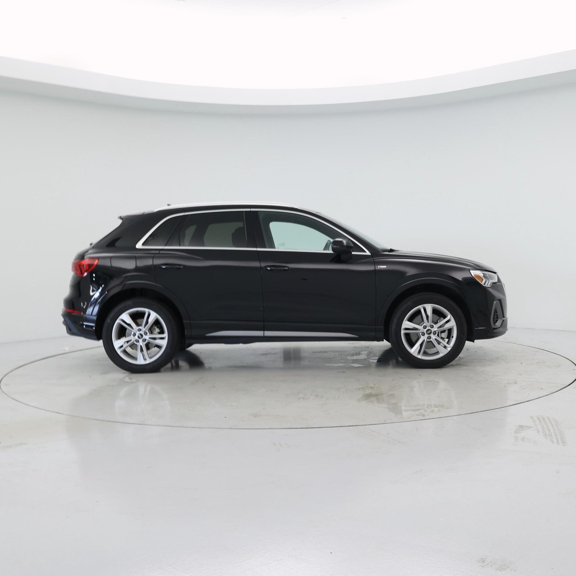 Thumbnail: 2023 Audi Q3 - 7