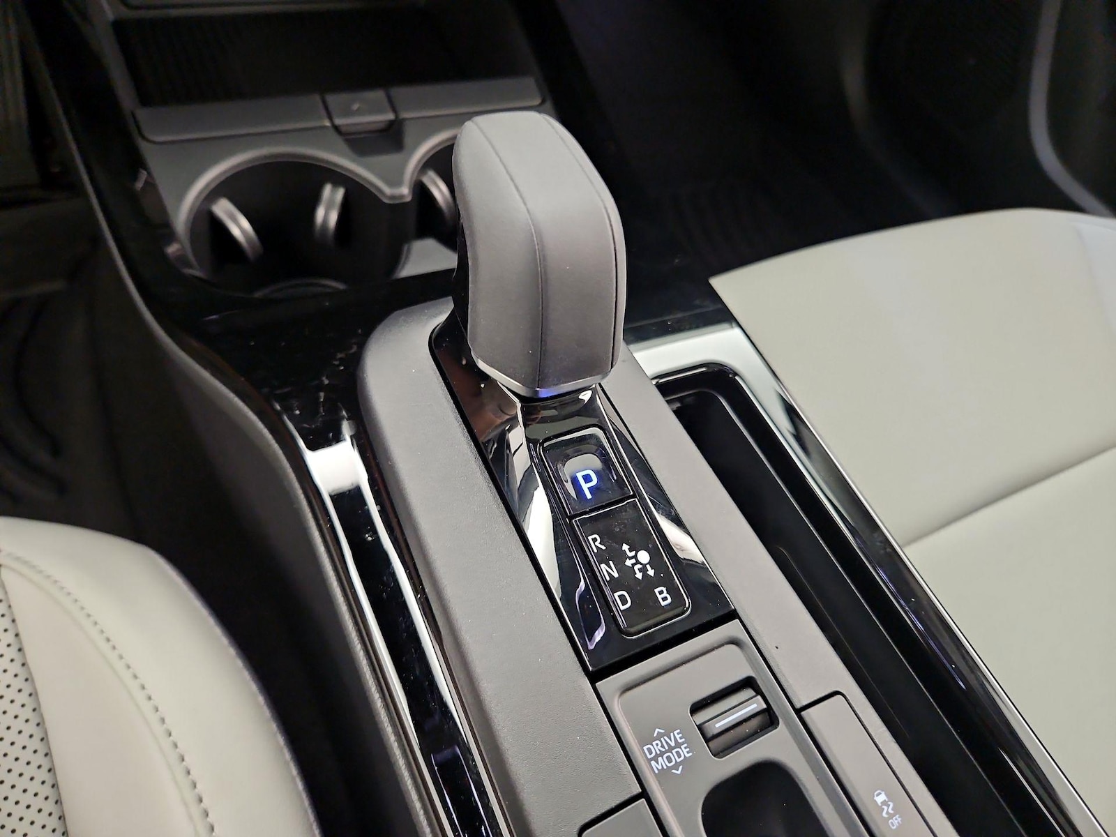 2026 Toyota Prius Limited - Photo 18