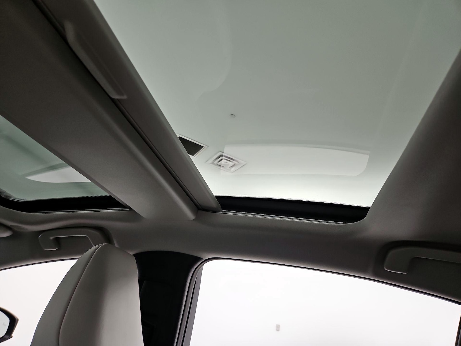 2026 Toyota Prius Limited - Photo 24