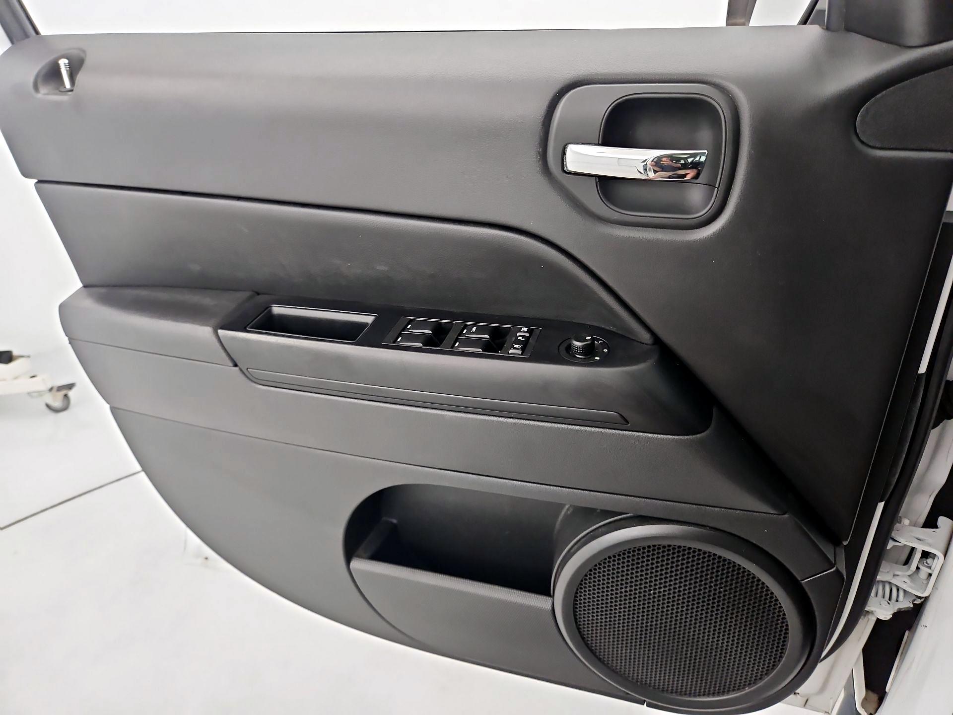 Thumbnail: 2016 Jeep Patriot - 12