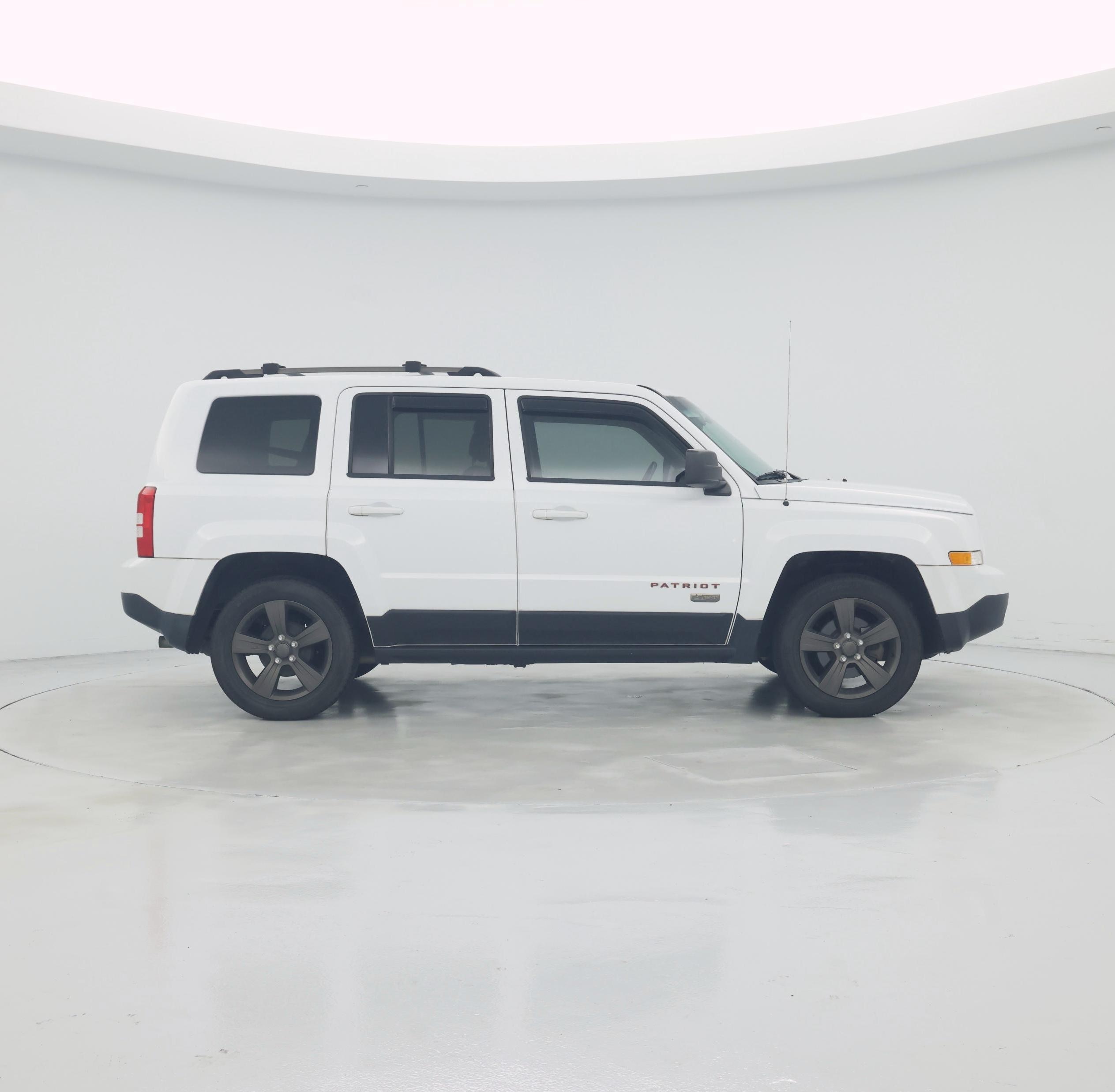 Thumbnail: 2016 Jeep Patriot - 7