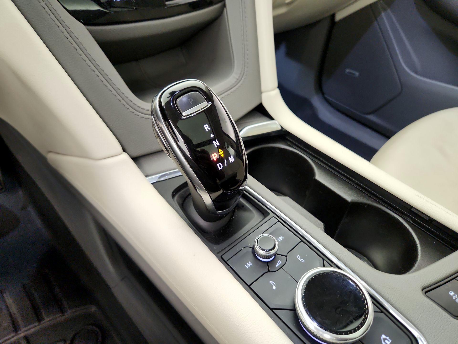 Thumbnail: 2020 Cadillac XT6 - 17