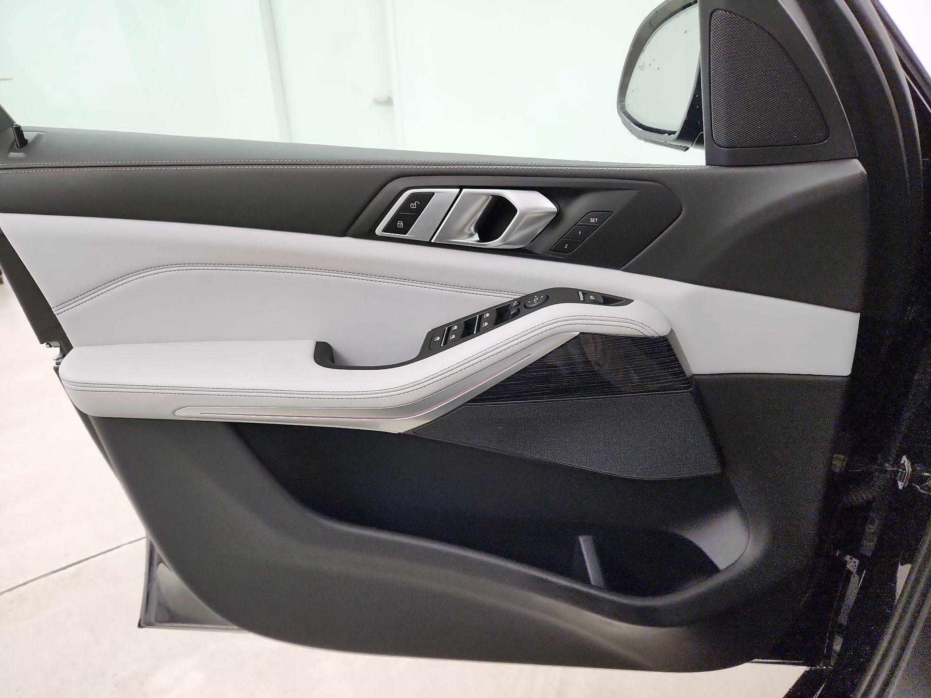 Thumbnail: 2025 BMW X5 - 12