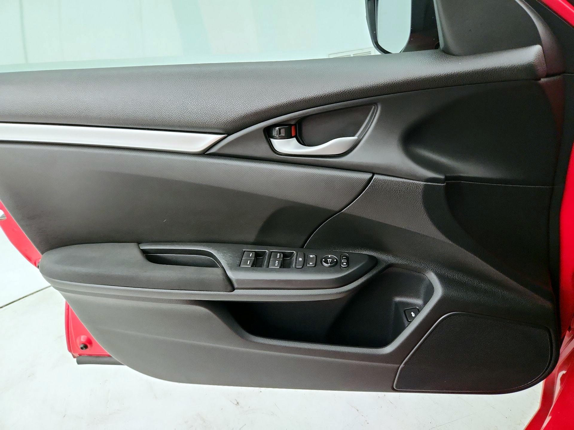 Thumbnail: 2016 Honda Civic - 12