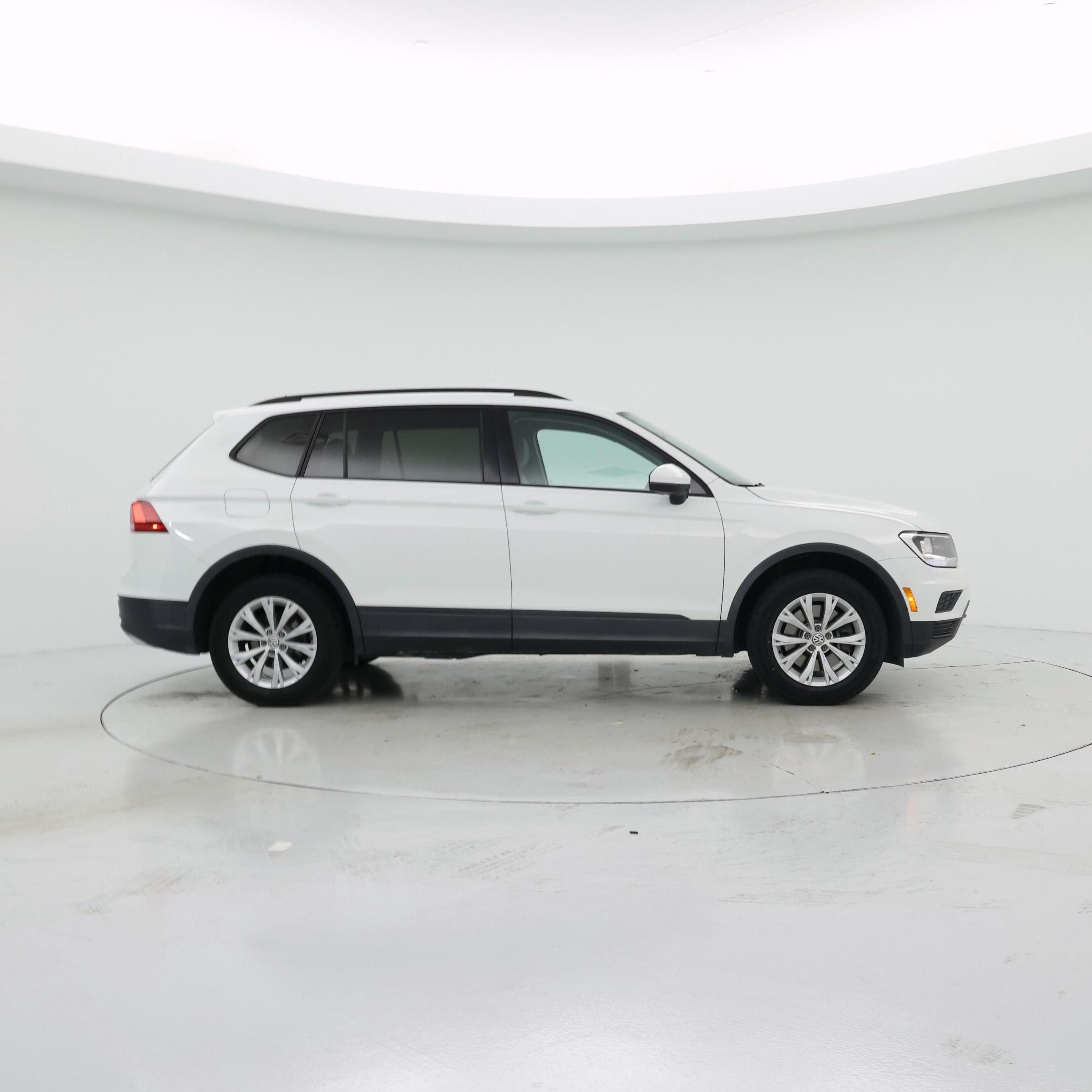 Thumbnail: 2020 Volkswagen Tiguan - 7