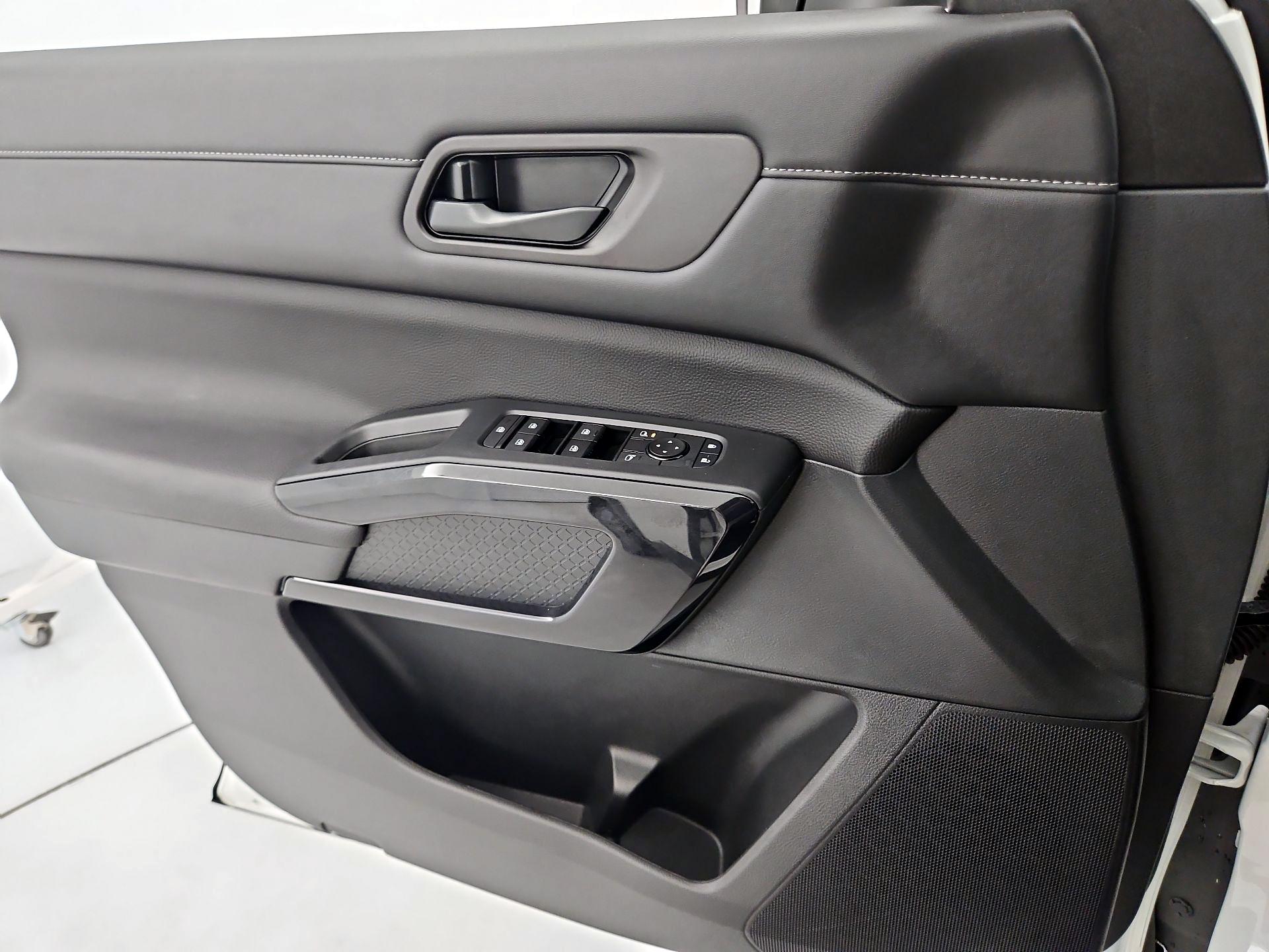 Thumbnail: 2026 Nissan Pathfinder - 12