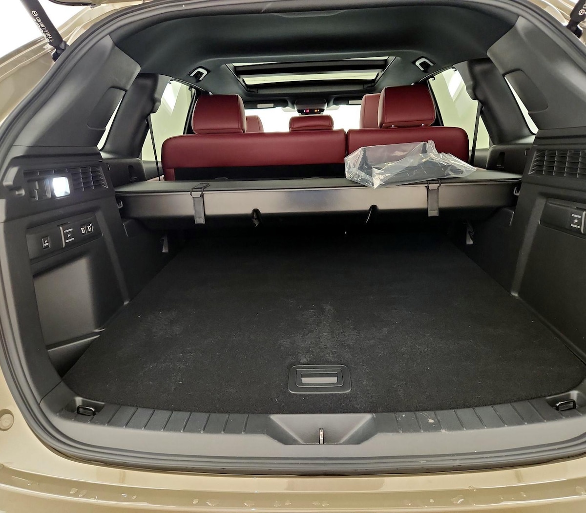 Trunk/Cargo (Seats Up)