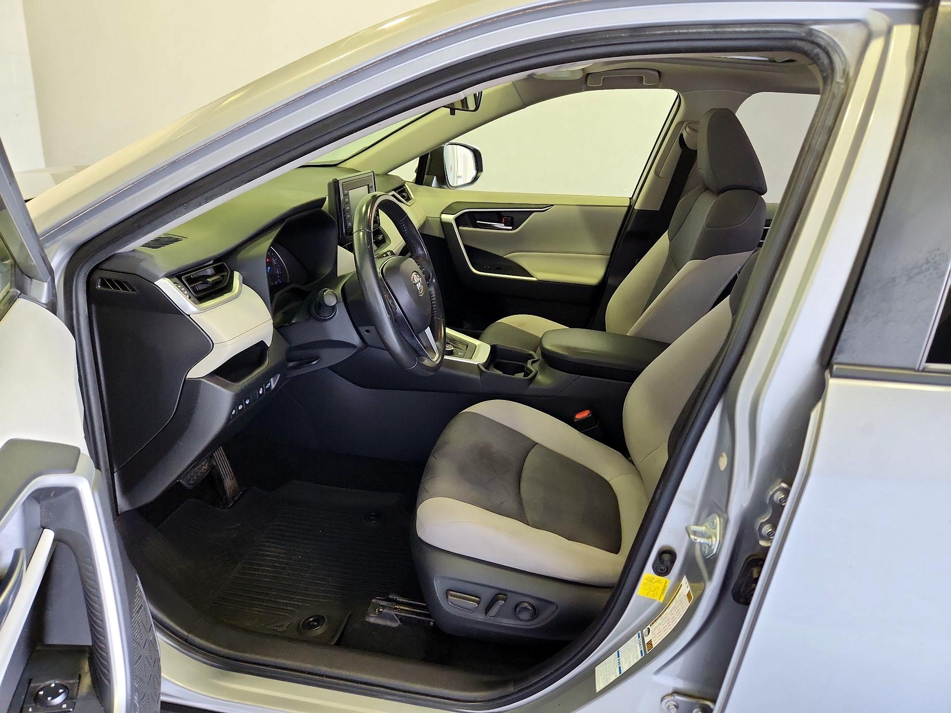 Thumbnail: 2021 Toyota RAV4 - 11