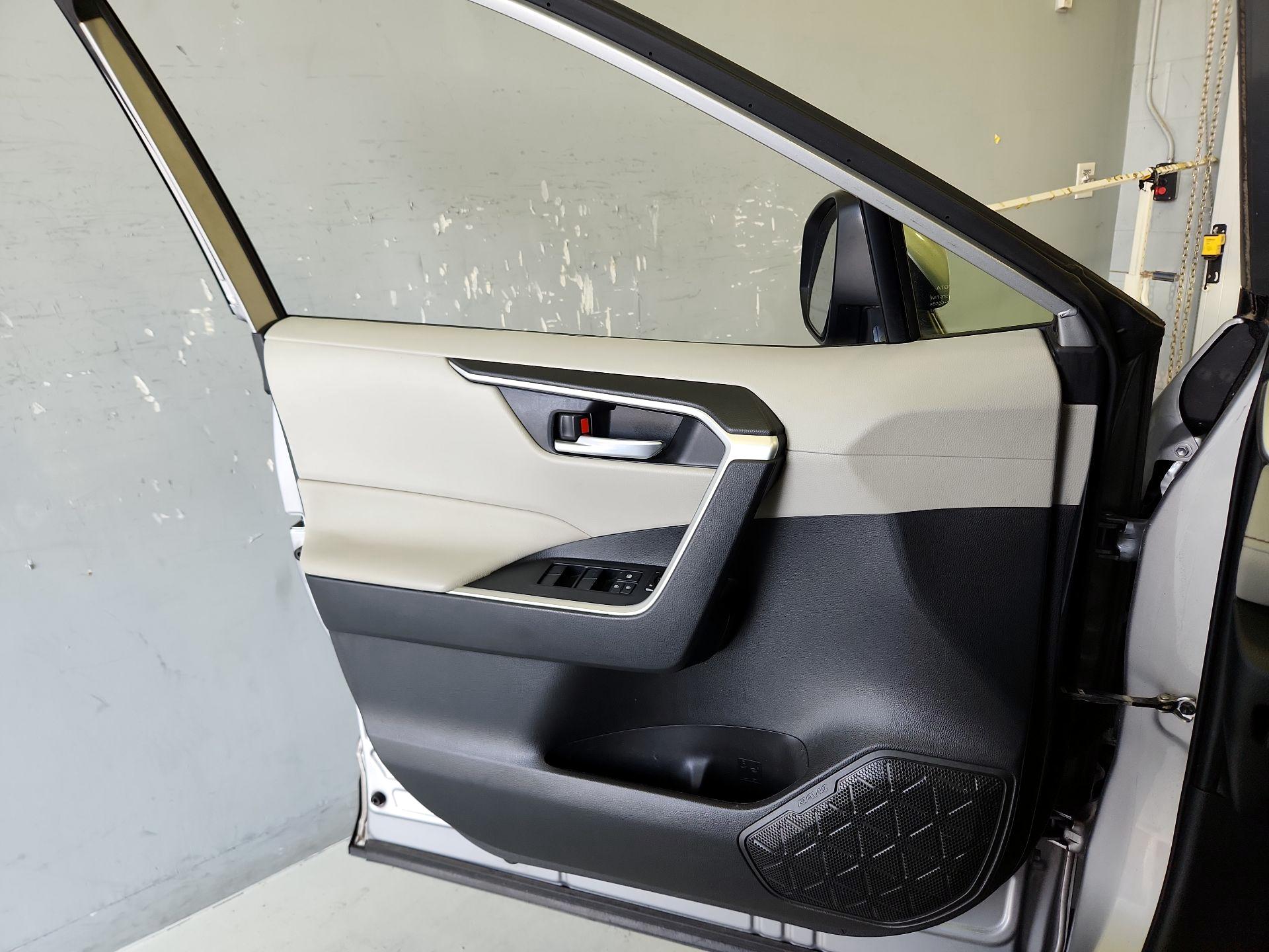 Thumbnail: 2021 Toyota RAV4 - 12