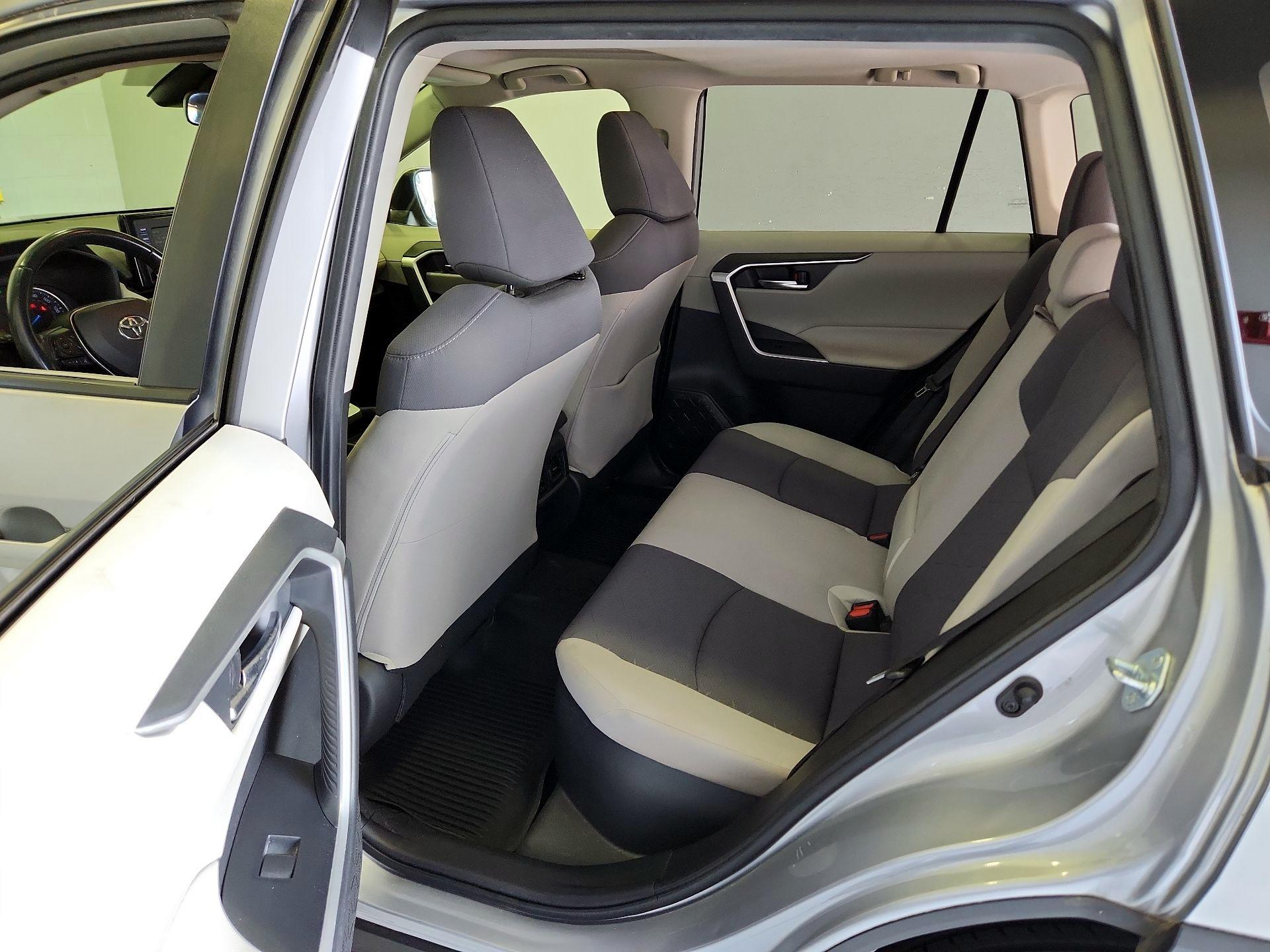 Thumbnail: 2021 Toyota RAV4 - 20