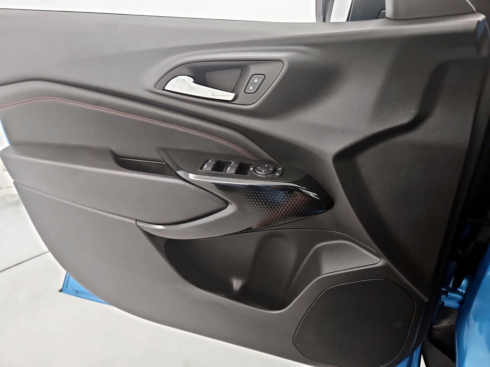Thumbnail: 2025 Chevrolet Trax - 12