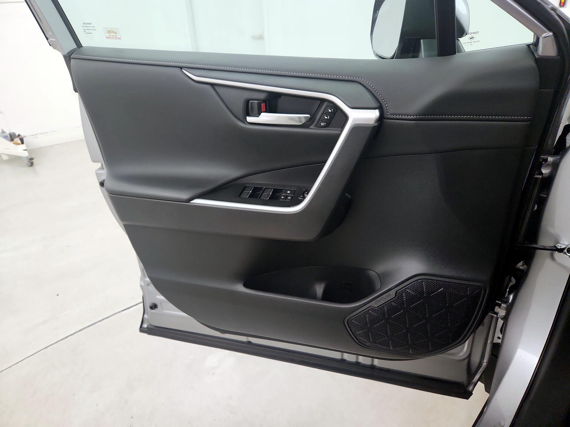 Thumbnail: 2025 Toyota RAV4 - 12