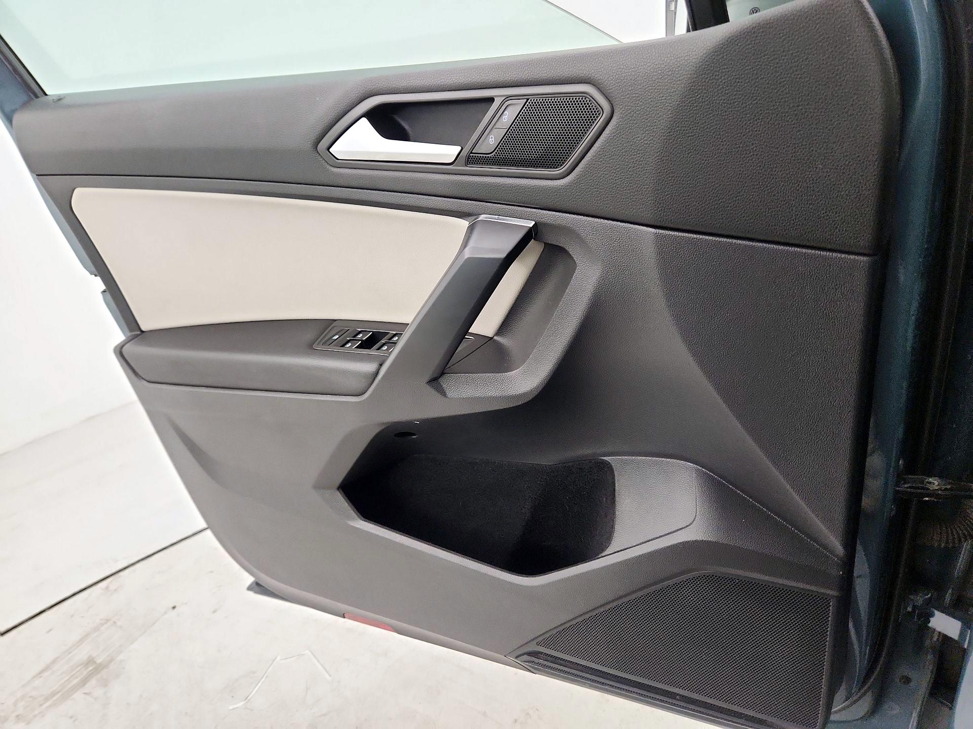 Thumbnail: 2021 Volkswagen Tiguan - 12