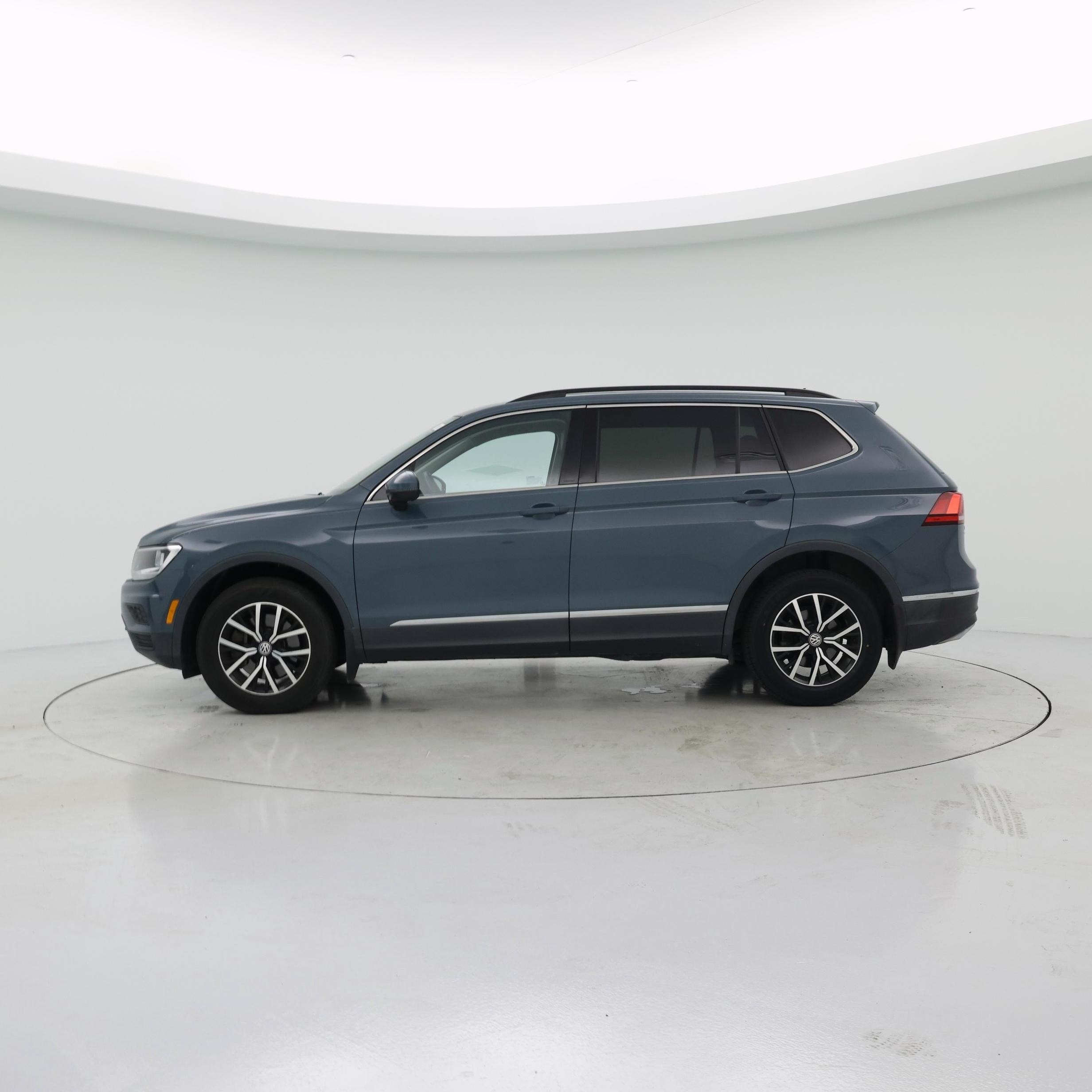 Thumbnail: 2021 Volkswagen Tiguan - 3