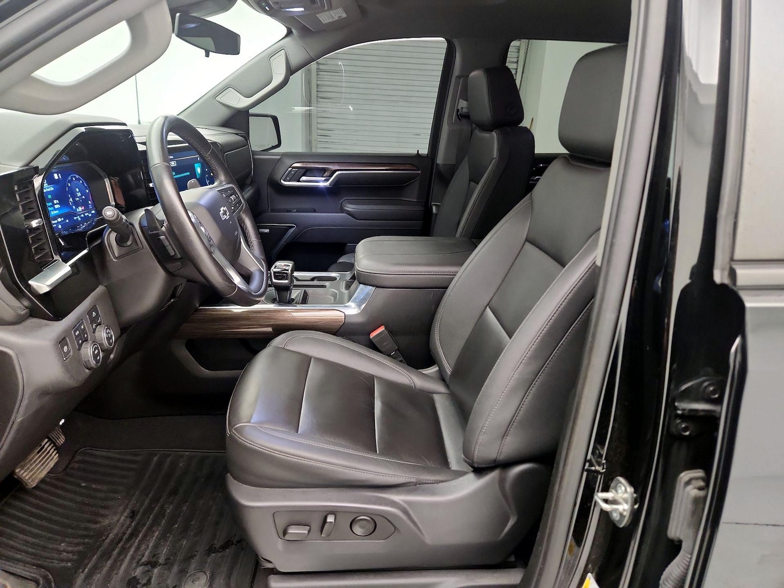 2023 Chevrolet Silverado 1500 RST - Photo 12