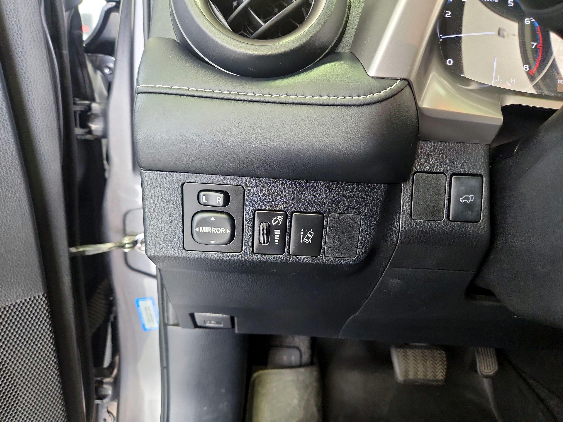 Thumbnail: 2018 Toyota RAV4 - 13