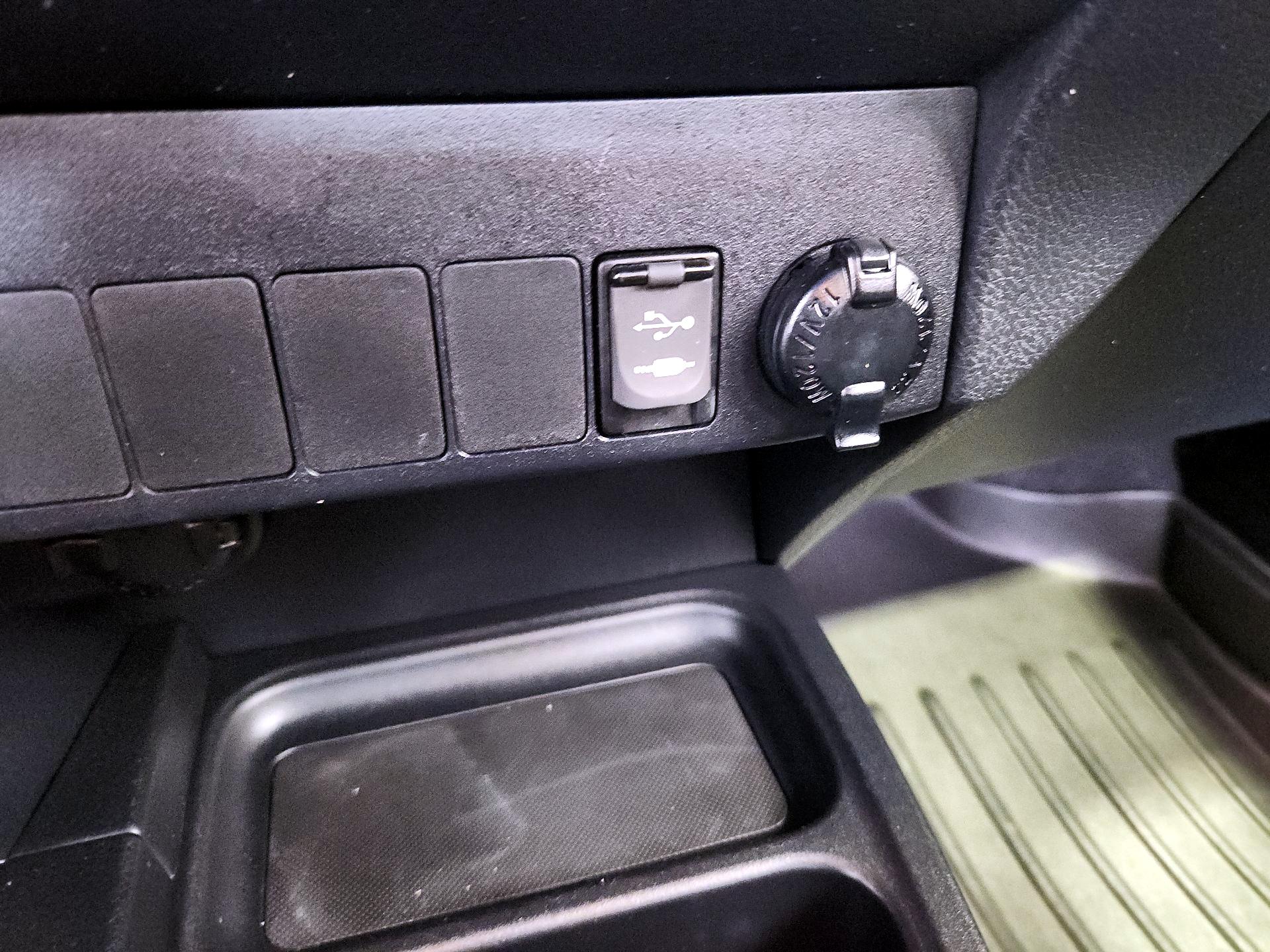 Thumbnail: 2018 Toyota RAV4 - 18
