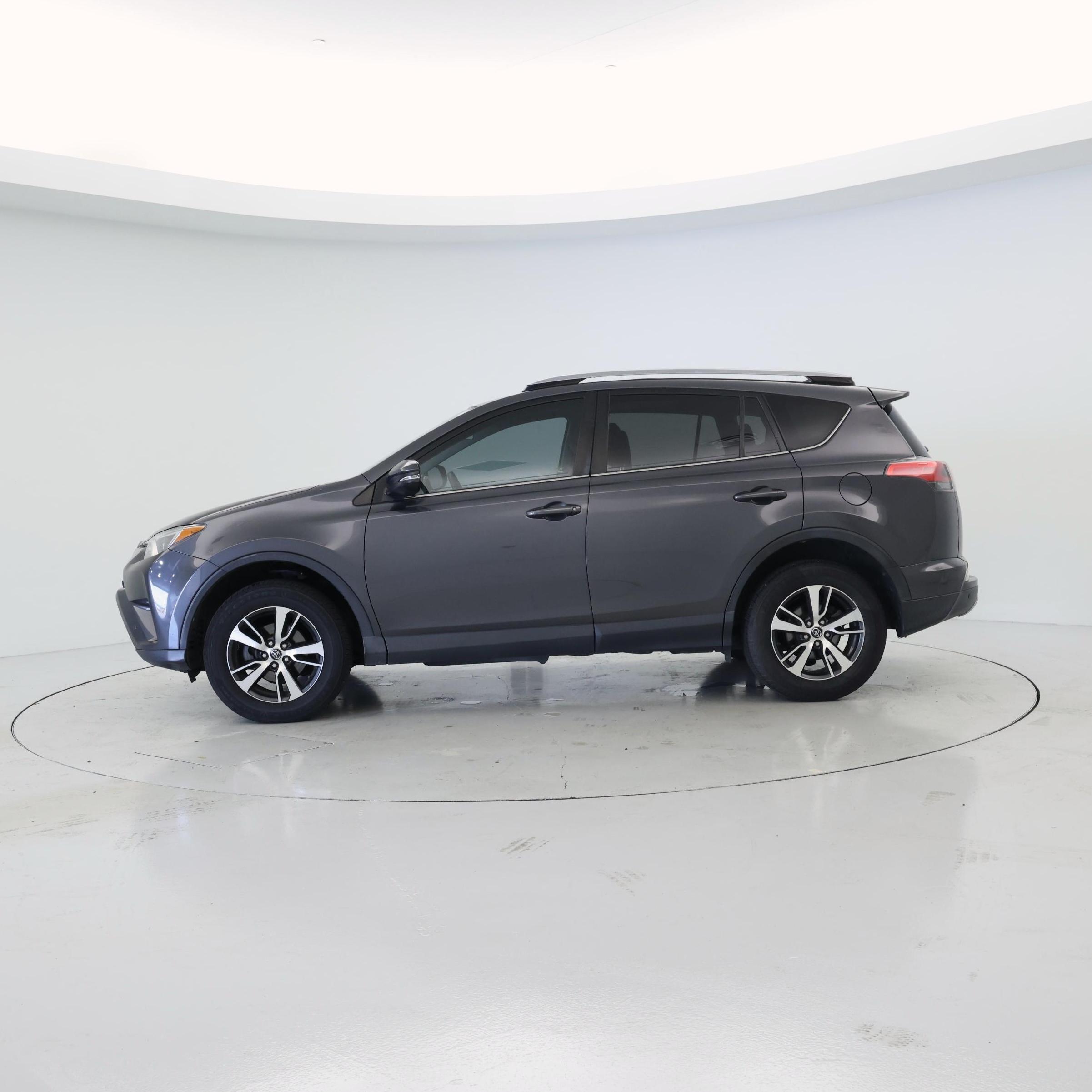 Thumbnail: 2018 Toyota RAV4 - 3