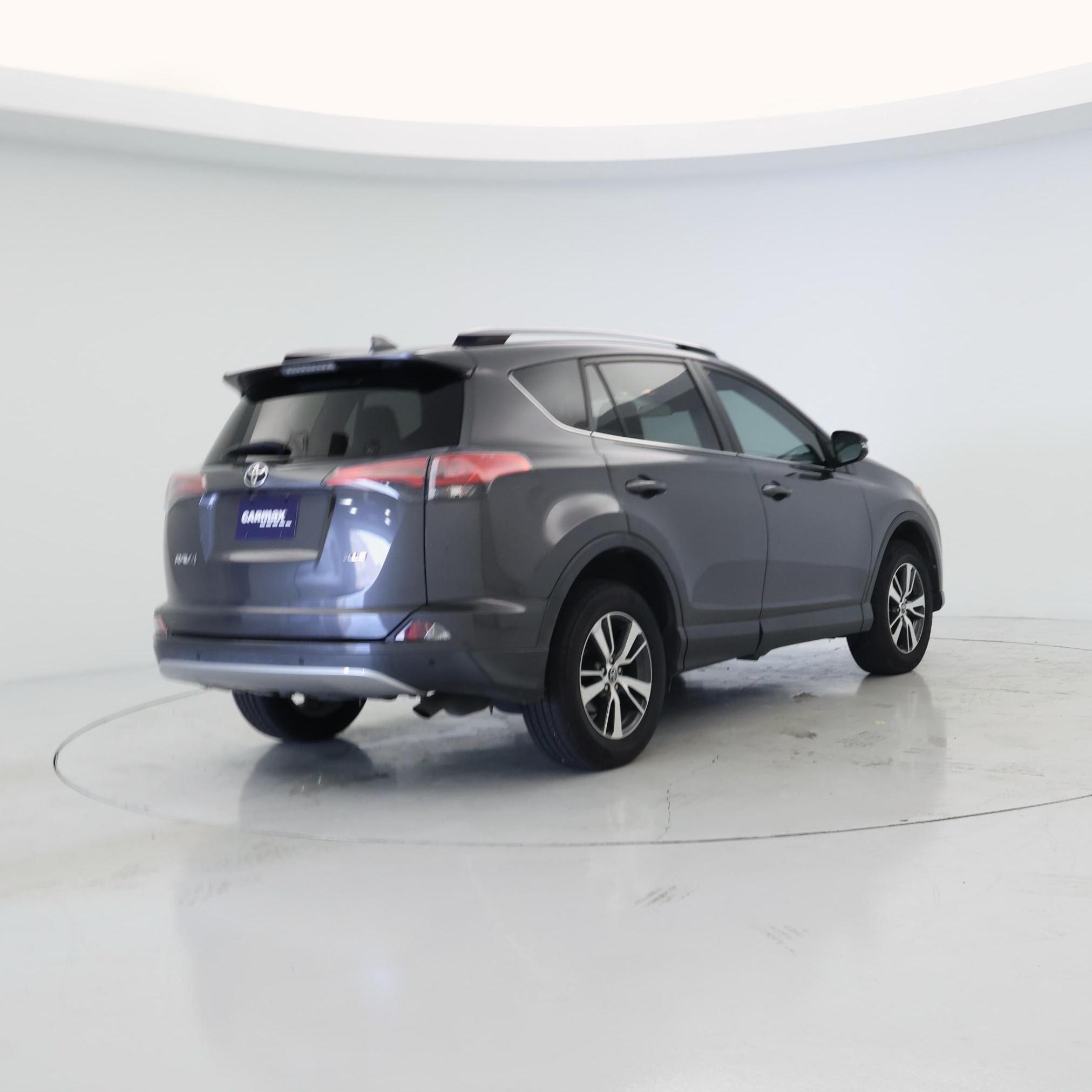 Thumbnail: 2018 Toyota RAV4 - 8