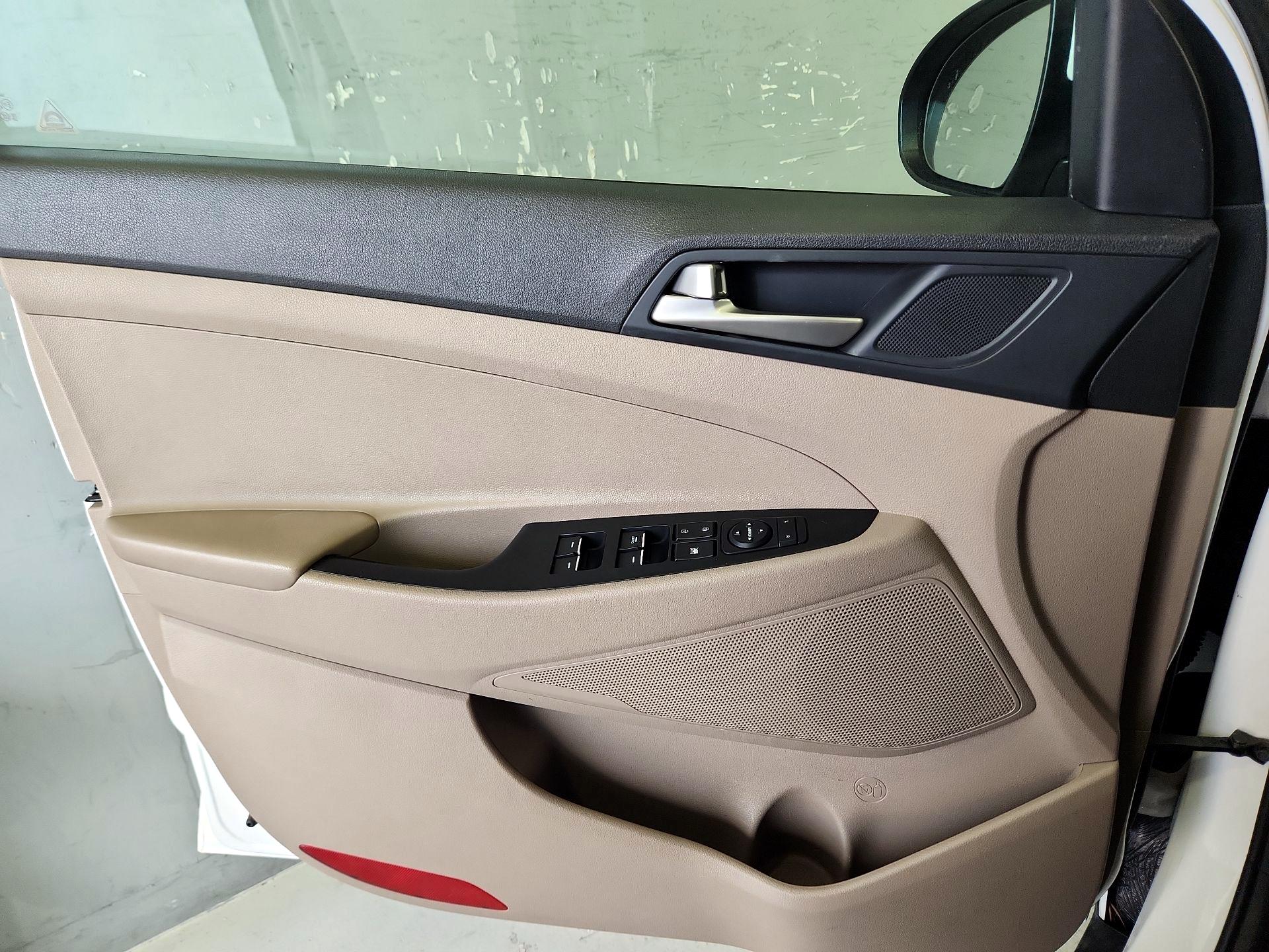 Thumbnail: 2019 Hyundai Tucson - 12