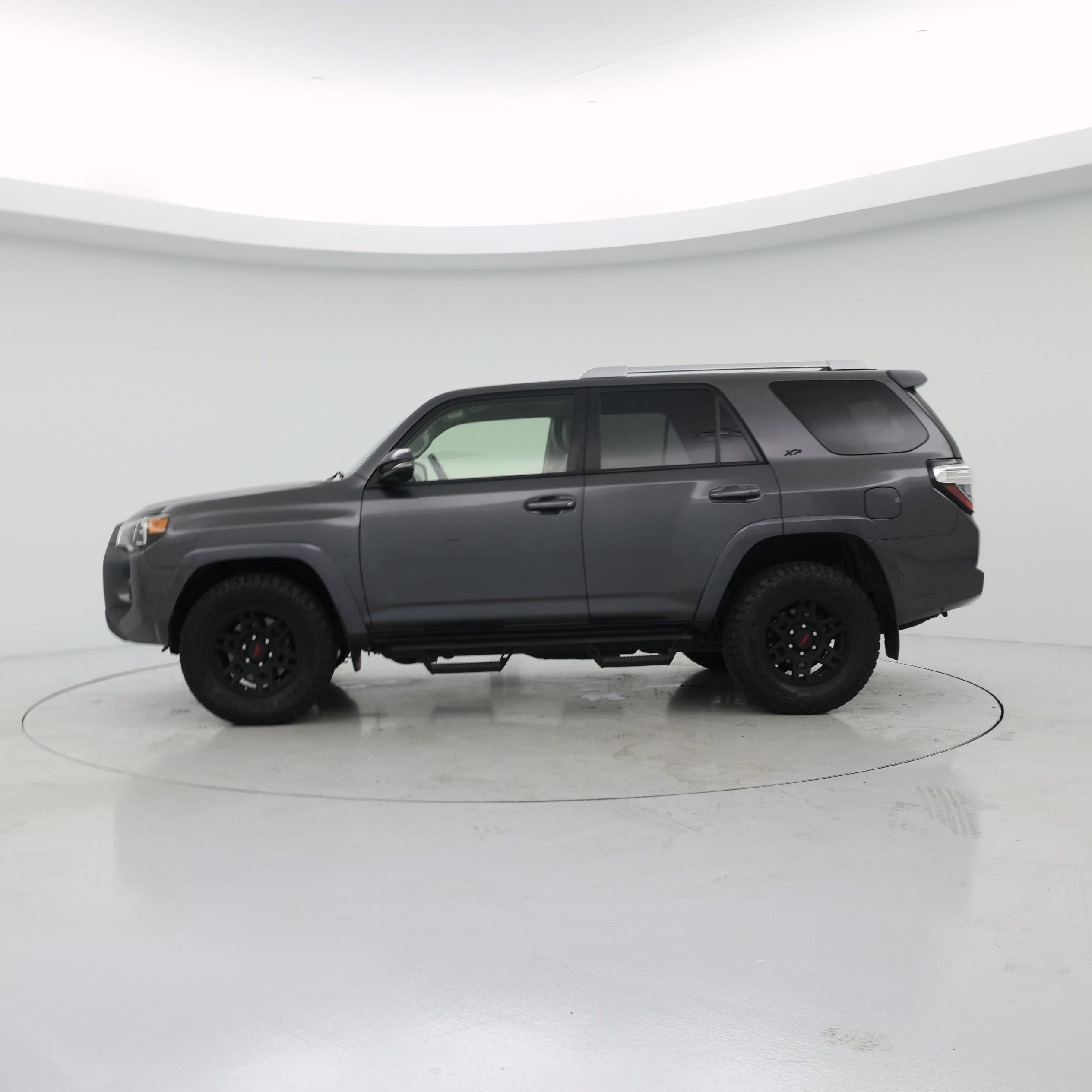 Thumbnail: 2017 Toyota 4Runner - 3