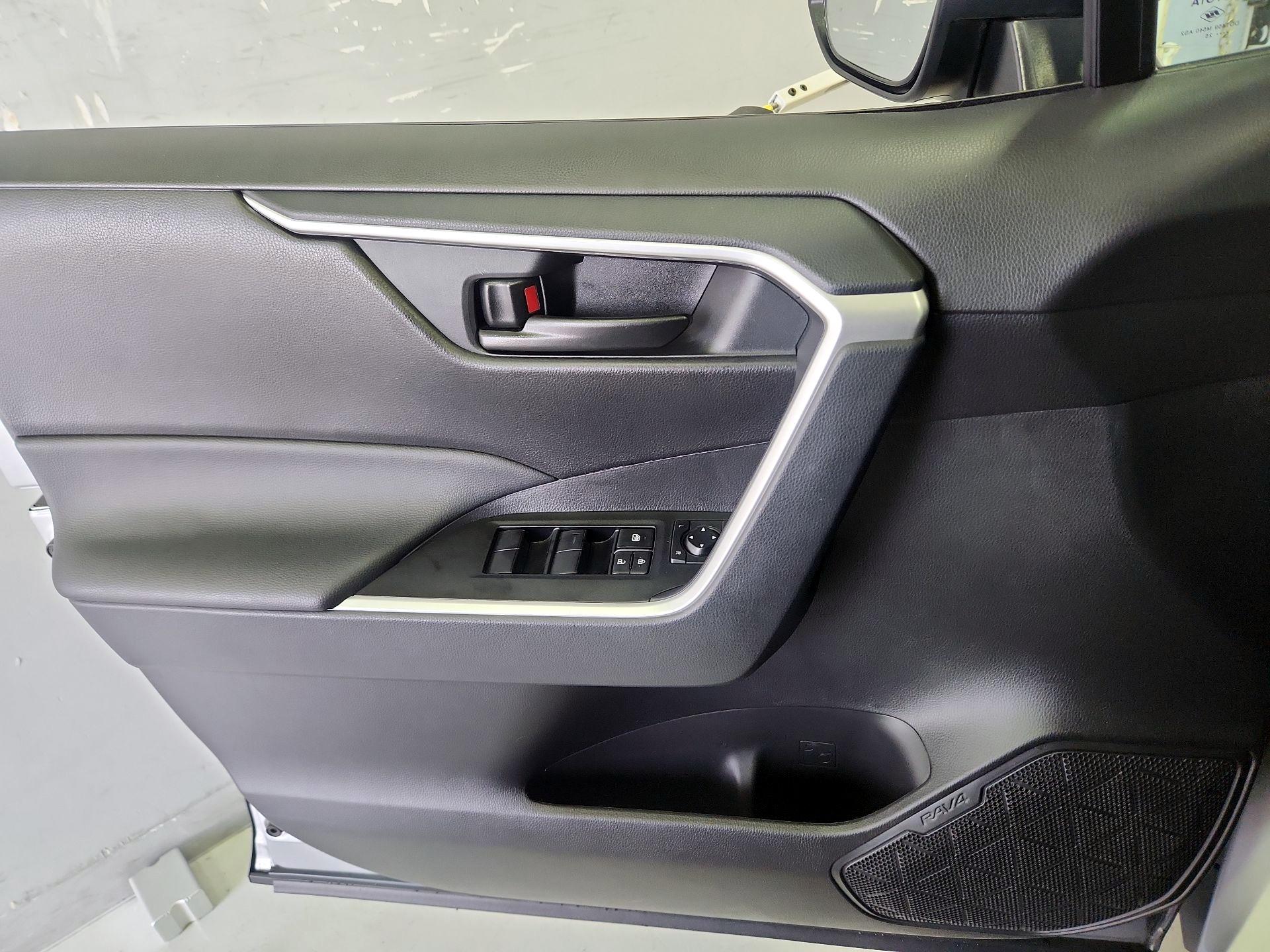 Thumbnail: 2025 Toyota RAV4 - 12