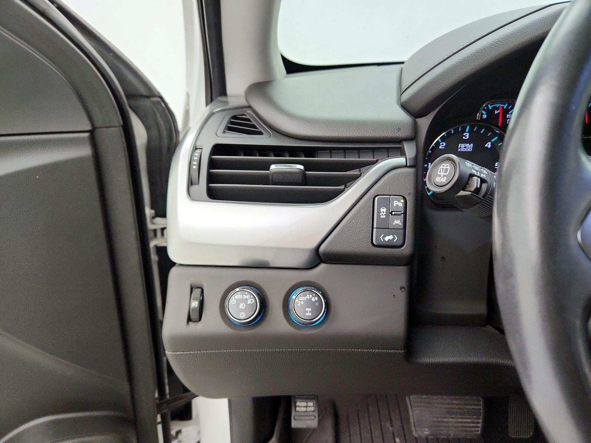 Thumbnail: 2019 Chevrolet Tahoe - 13