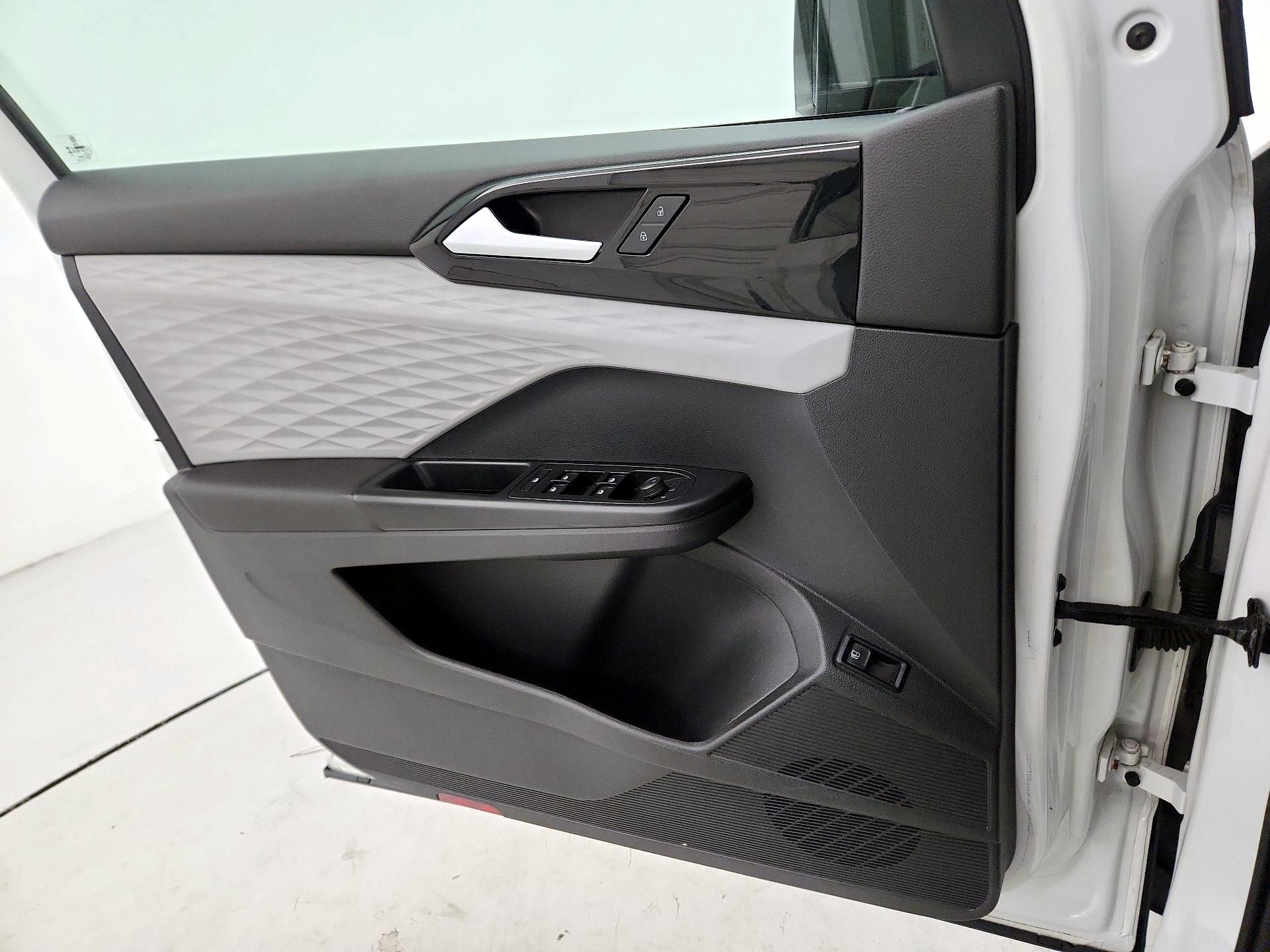 Thumbnail: 2023 Volkswagen Taos - 12
