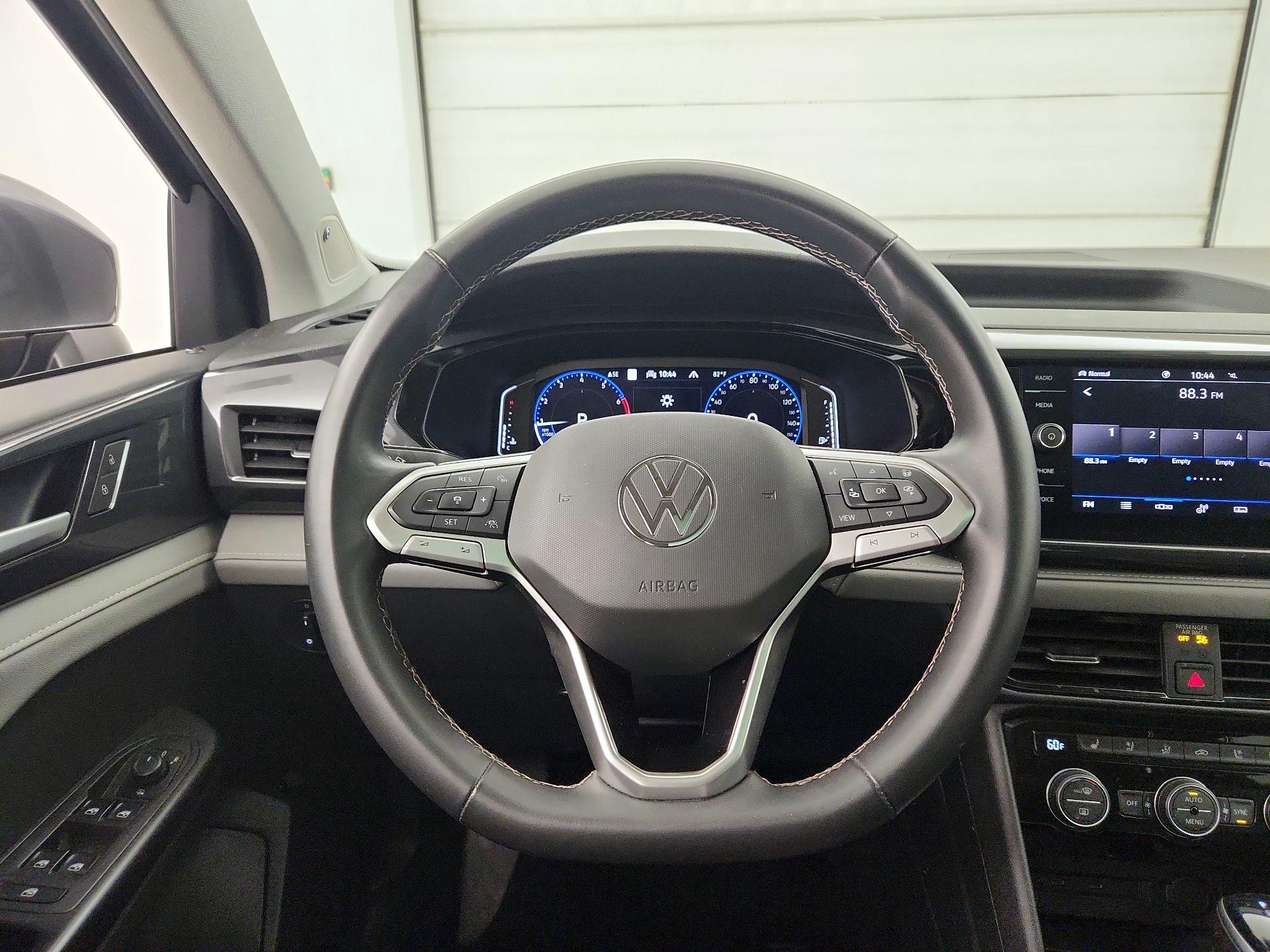 Thumbnail: 2022 Volkswagen Taos - 10